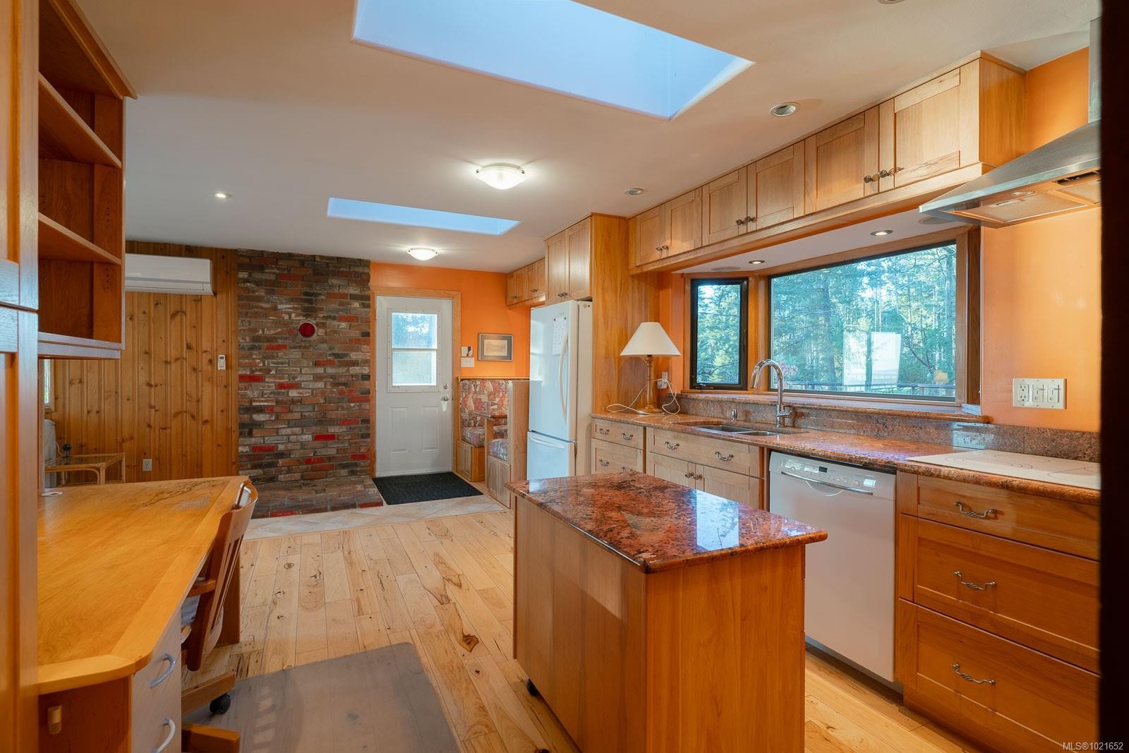 1372 Ivor Rd, Nanaimo, BC