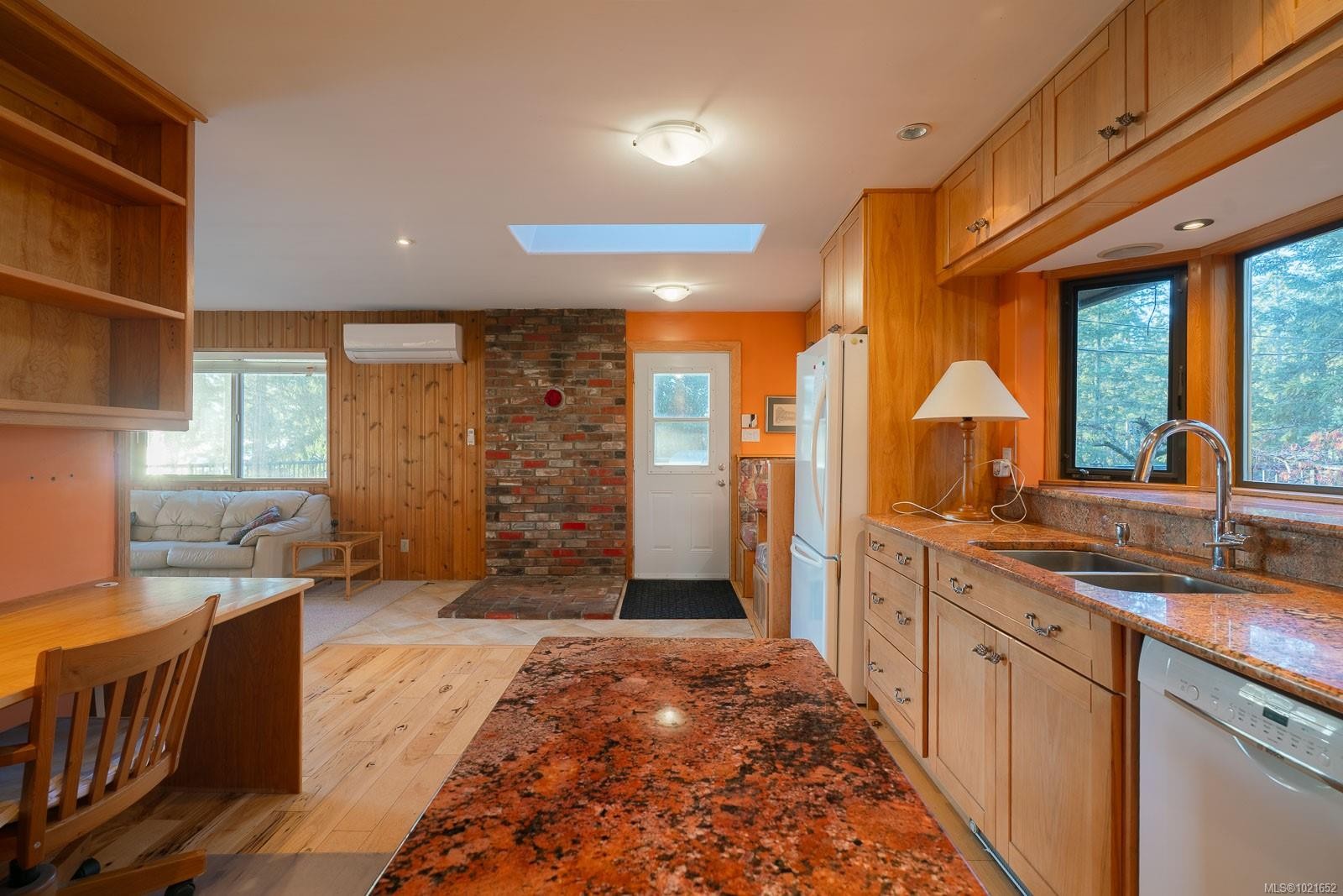 1372 Ivor Rd, Nanaimo, BC