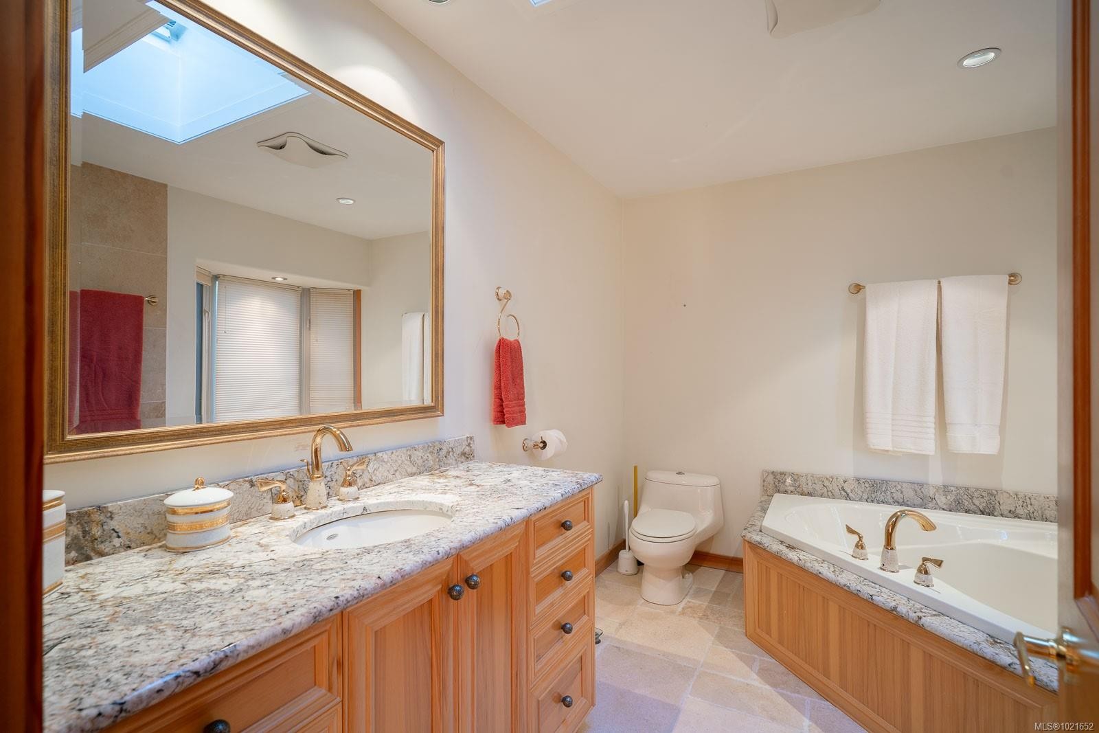 1372 Ivor Rd, Nanaimo, BC