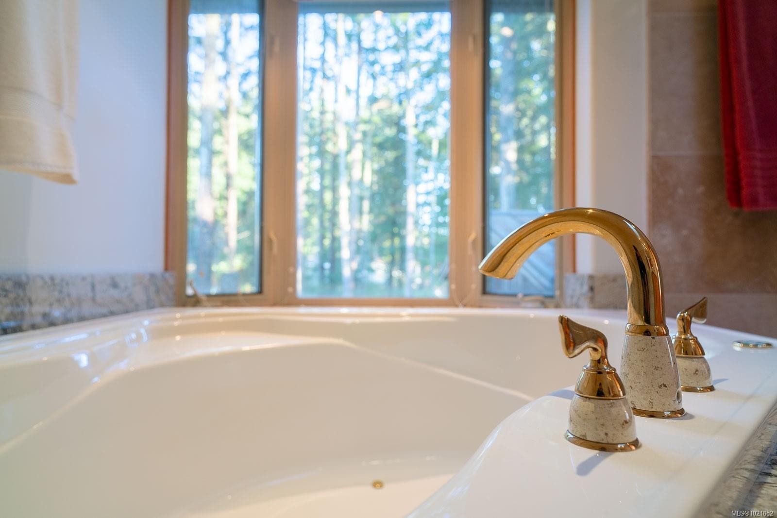 1372 Ivor Rd, Nanaimo, BC