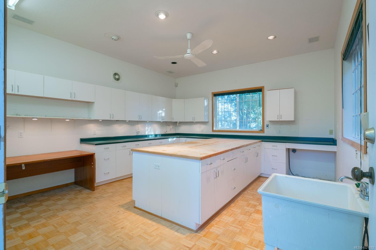 1372 Ivor Rd, Nanaimo, BC