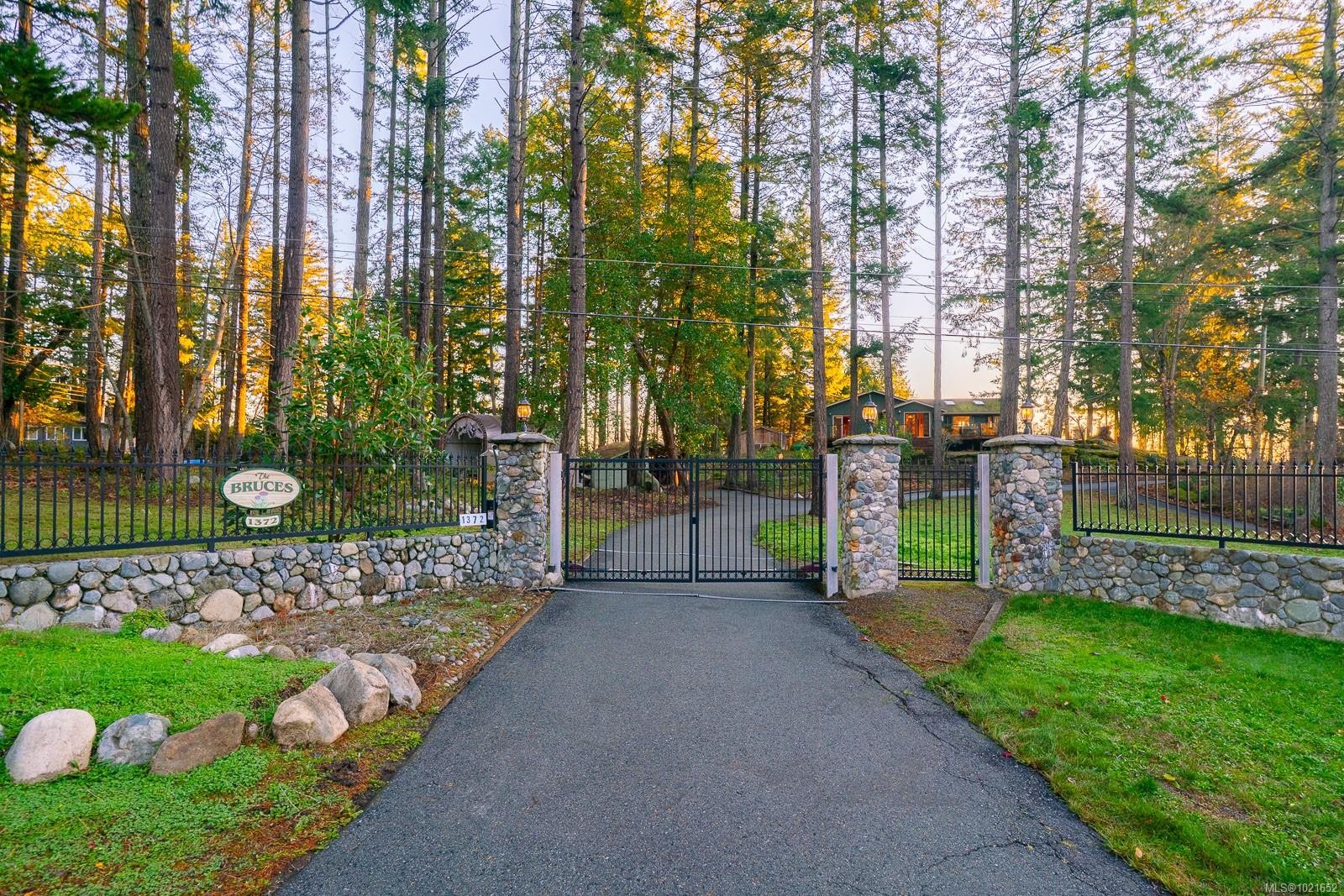 1372 Ivor Rd, Nanaimo, BC