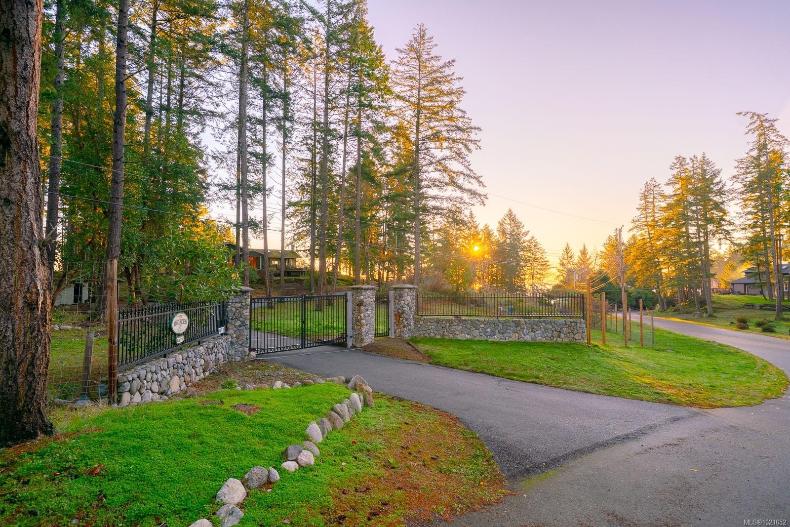 1372 Ivor Rd, Nanaimo, BC