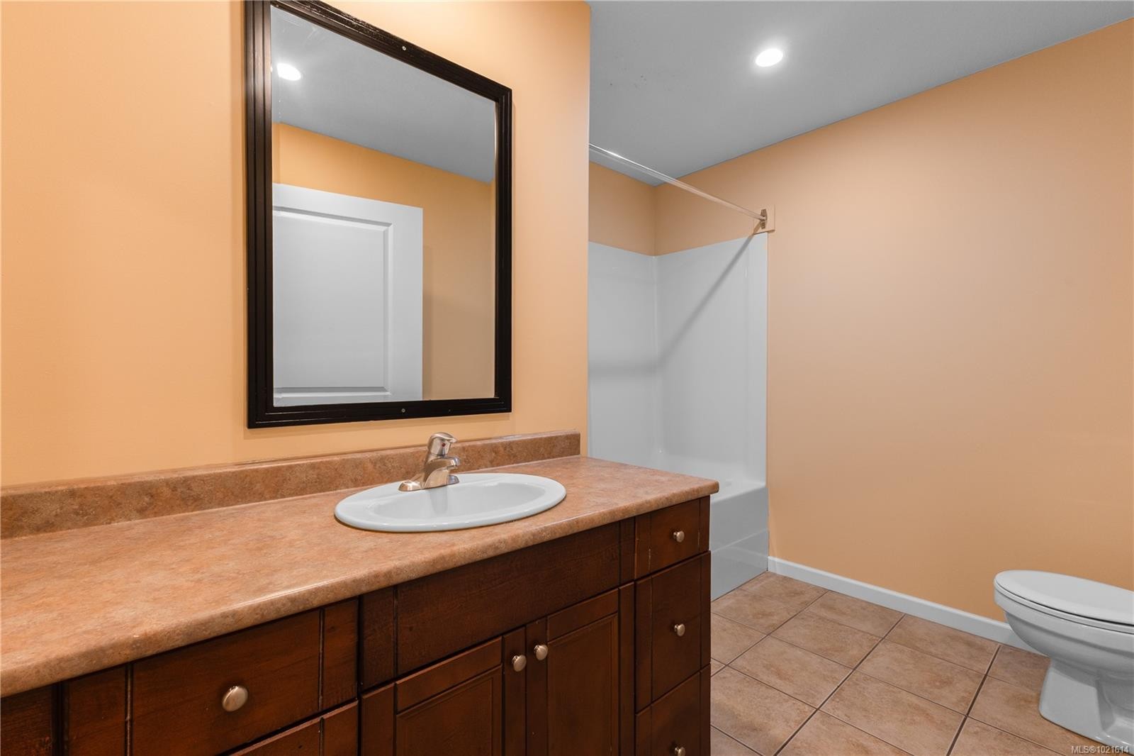 1126 18Th St, Courtenay, BC - Indoor Photo Showing Bathroom