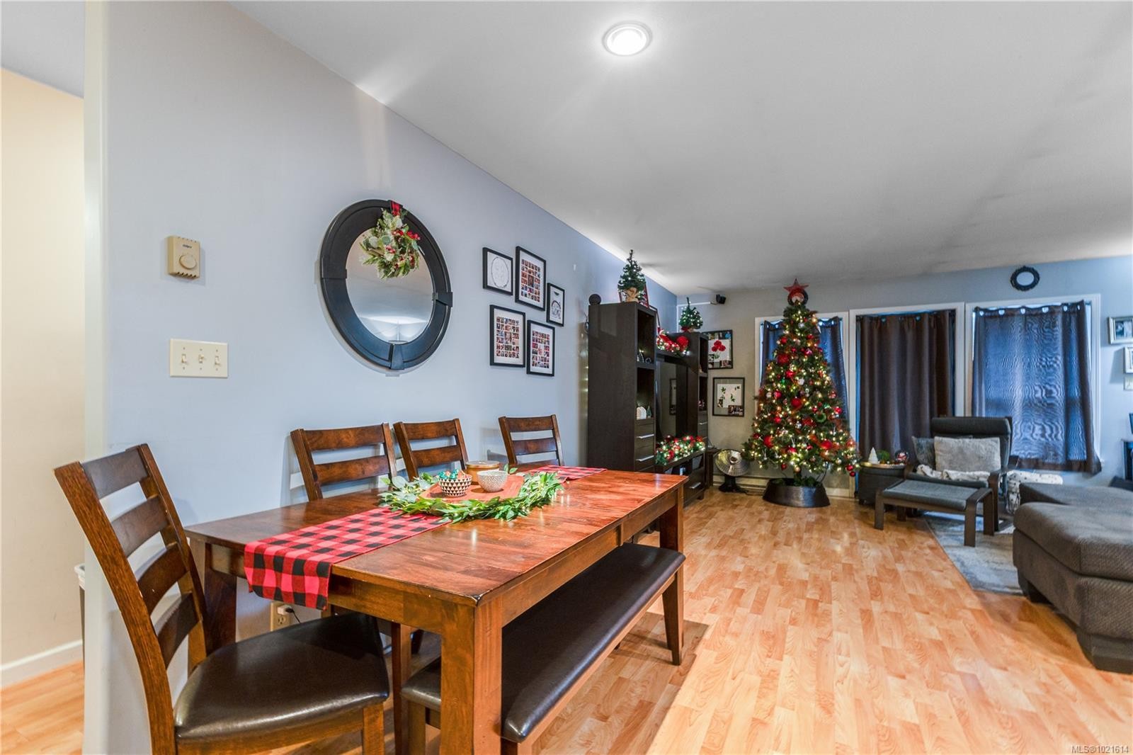 1126 18Th St, Courtenay, BC - Indoor Photo Showing Dining Room