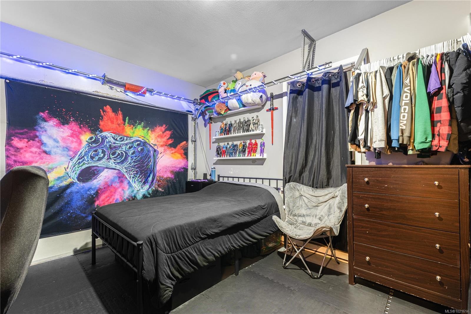 1126 18Th St, Courtenay, BC - Indoor With Storage