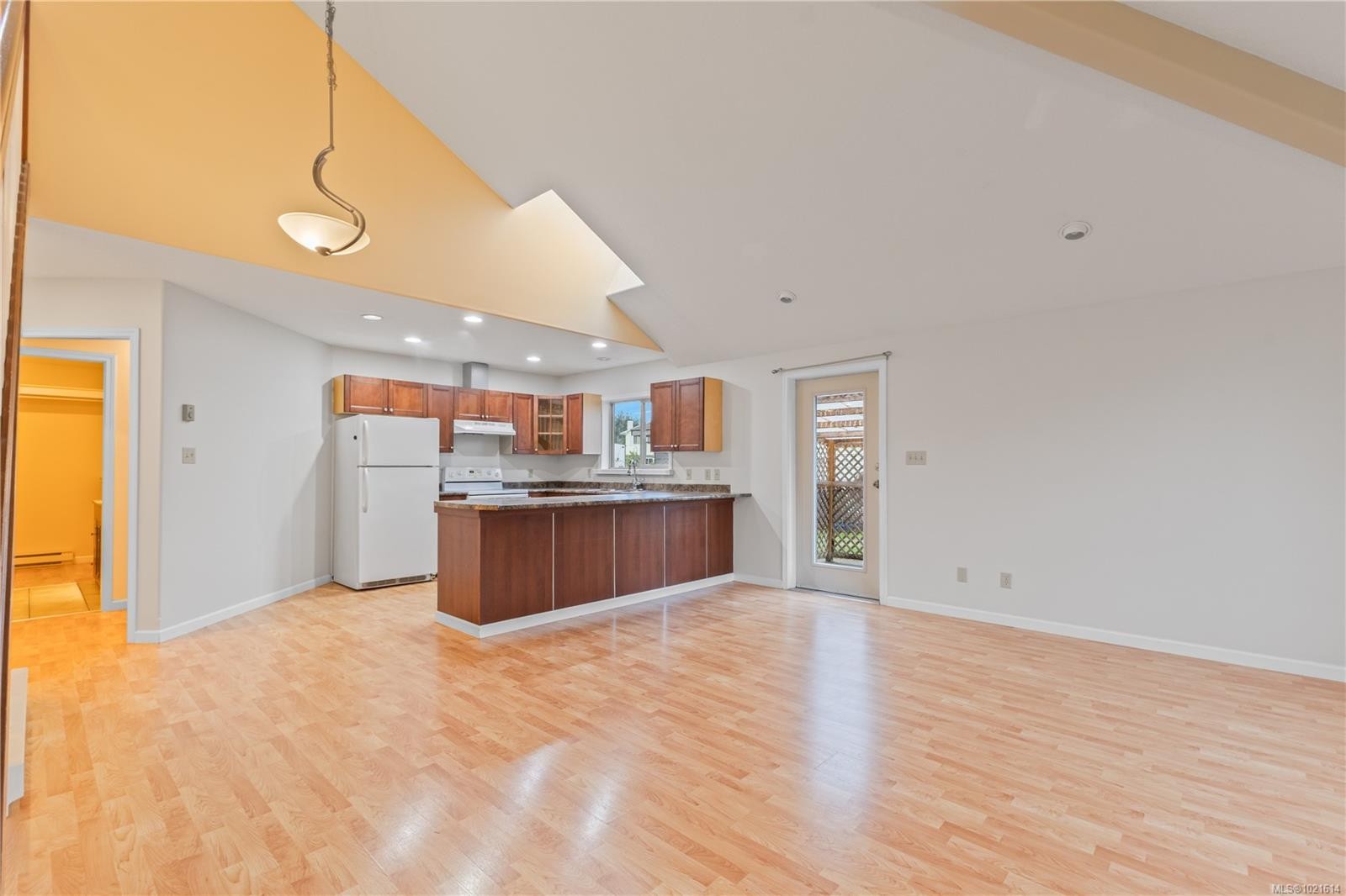 1126 18Th St, Courtenay, BC - Indoor Photo Showing Kitchen