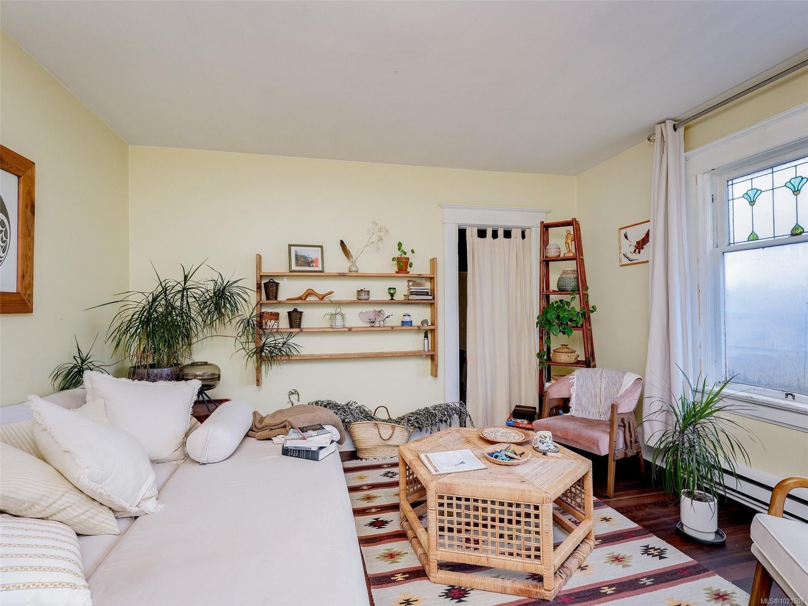 1015 Empress Ave, Victoria, BC - Indoor