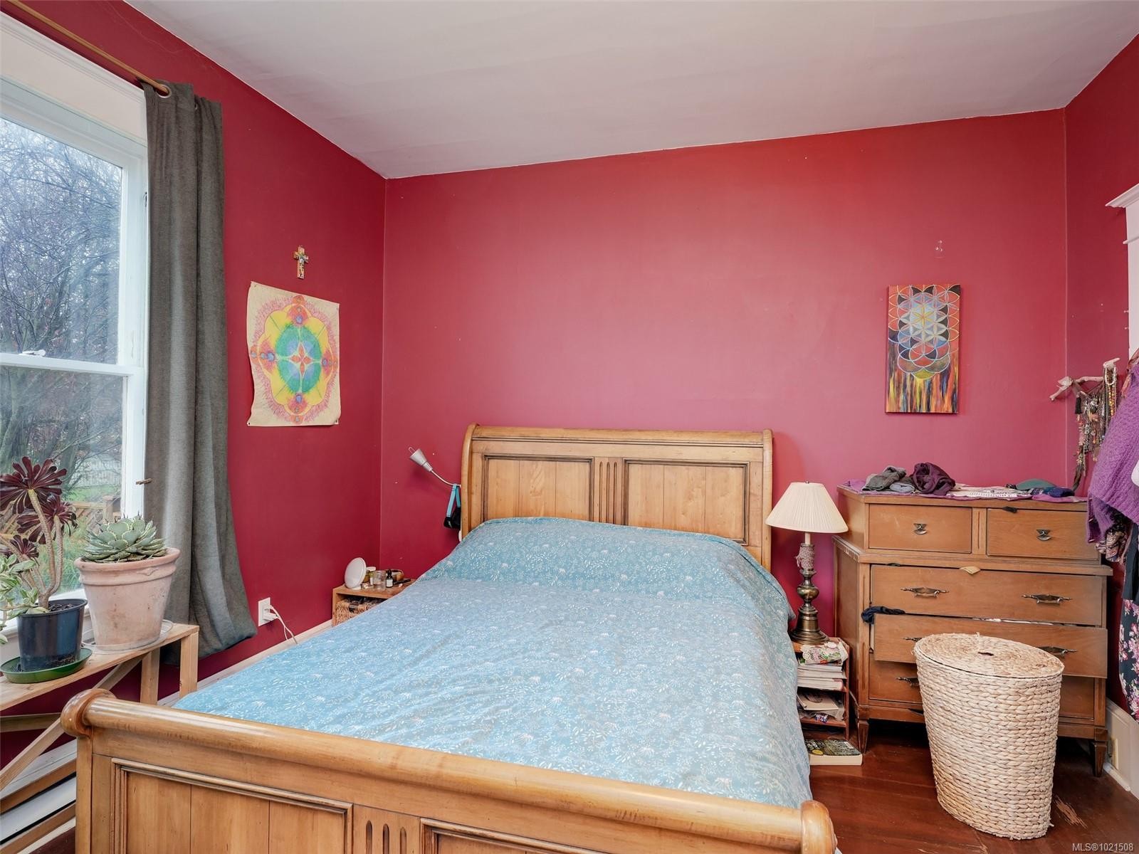 1015 Empress Ave, Victoria, BC - Indoor Photo Showing Bedroom