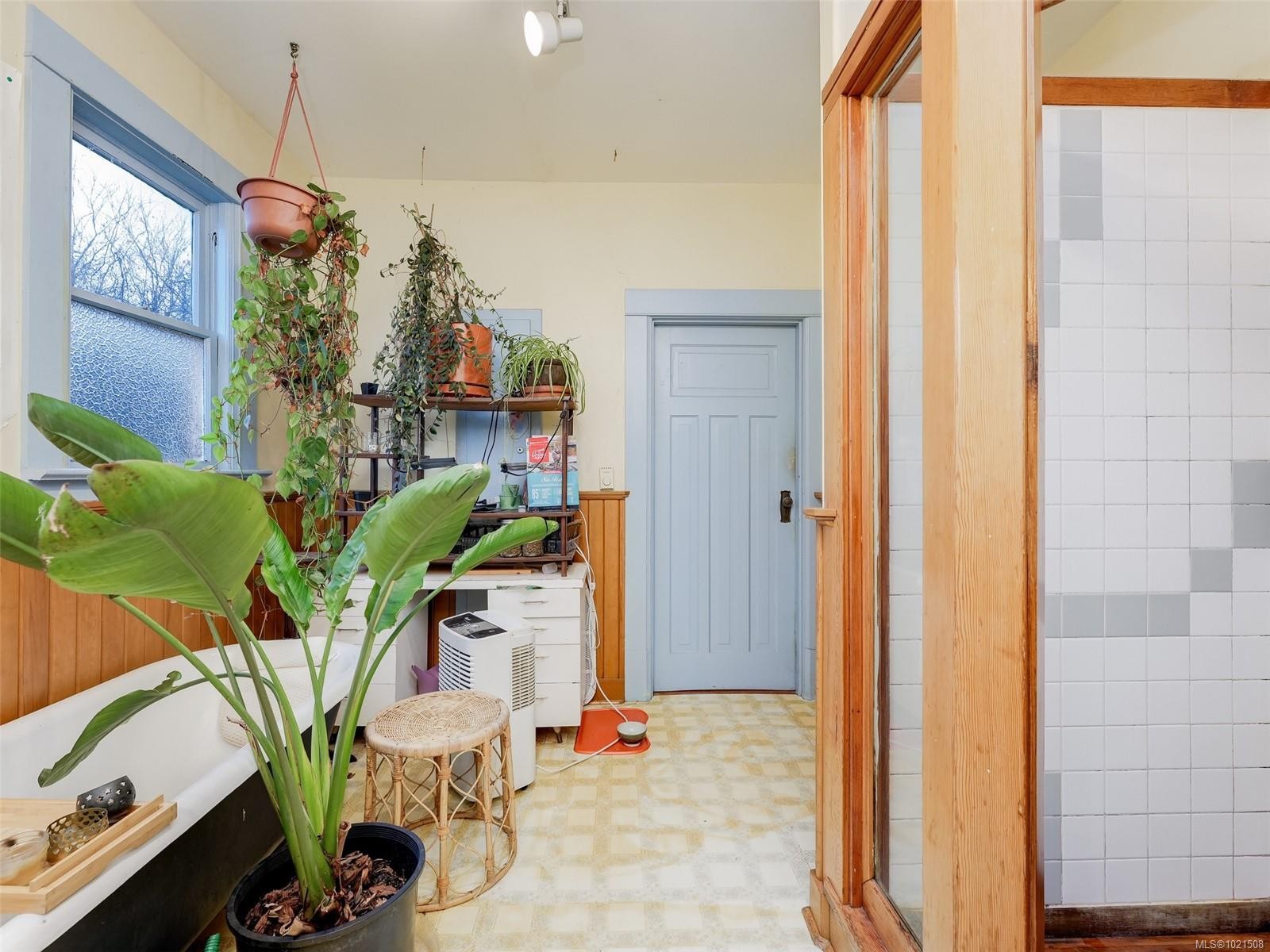 1015 Empress Ave, Victoria, BC - Indoor Photo Showing Other Room