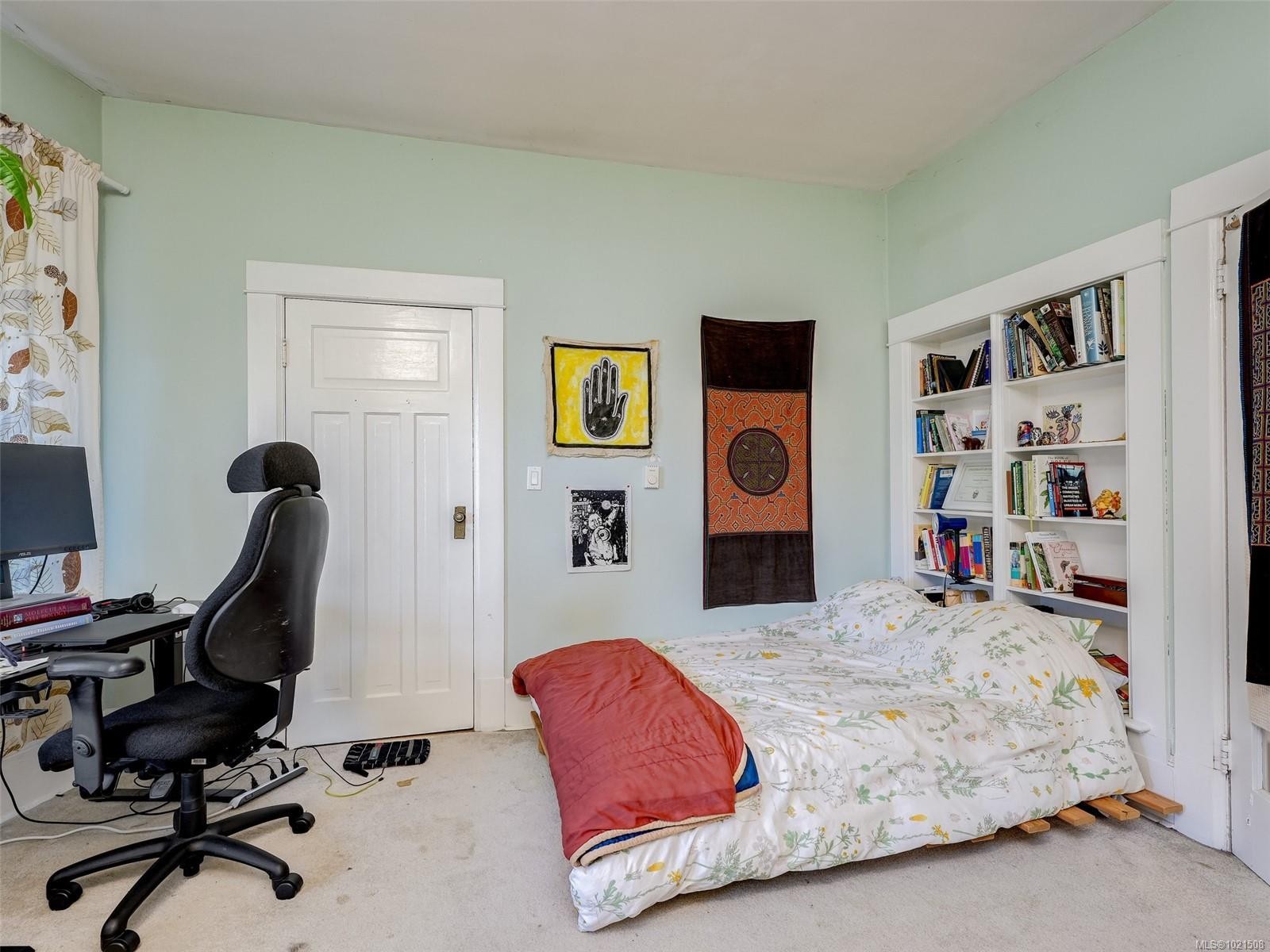 1015 Empress Ave, Victoria, BC - Indoor Photo Showing Bedroom