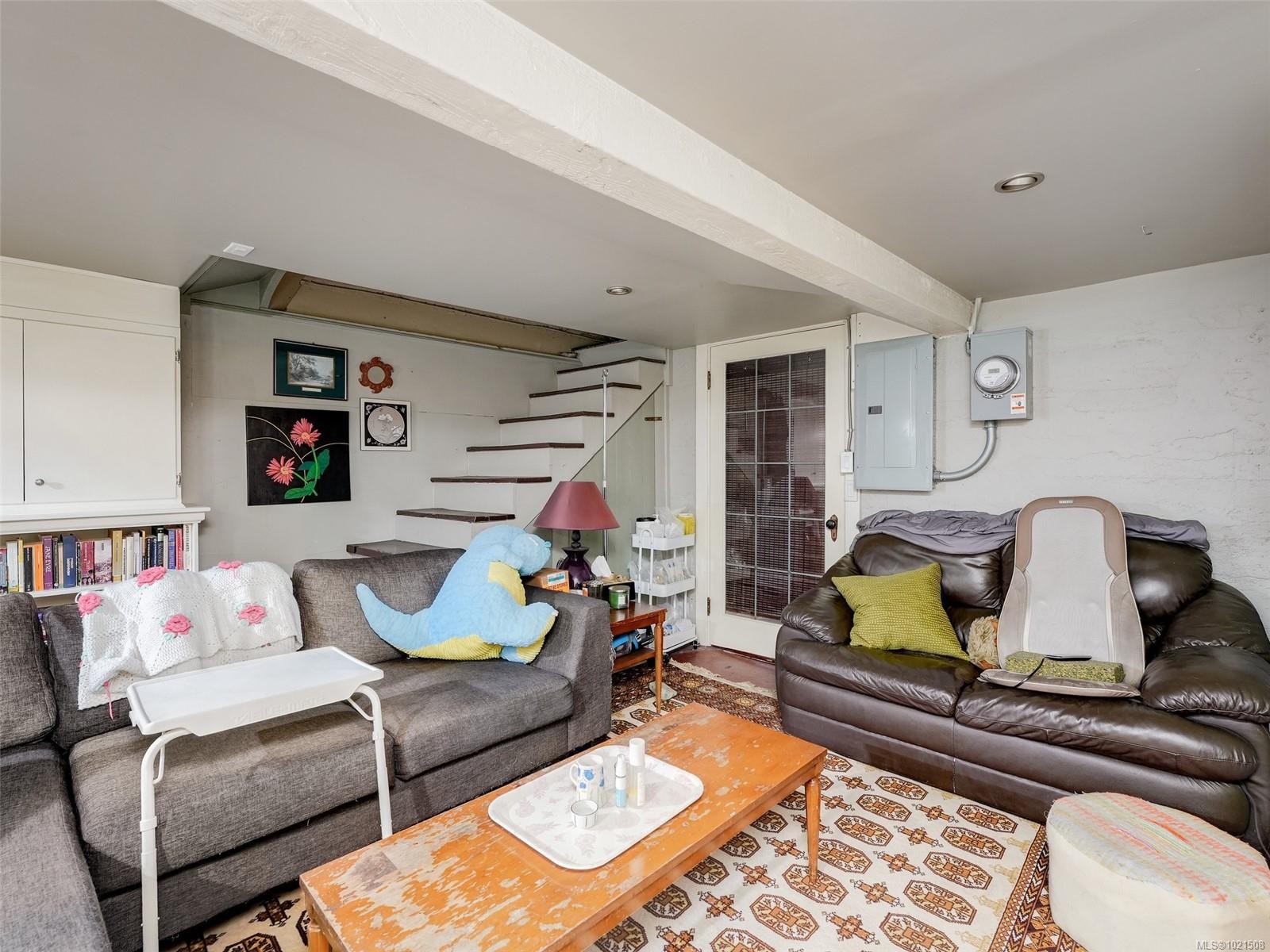 1015 Empress Ave, Victoria, BC - Indoor Photo Showing Living Room