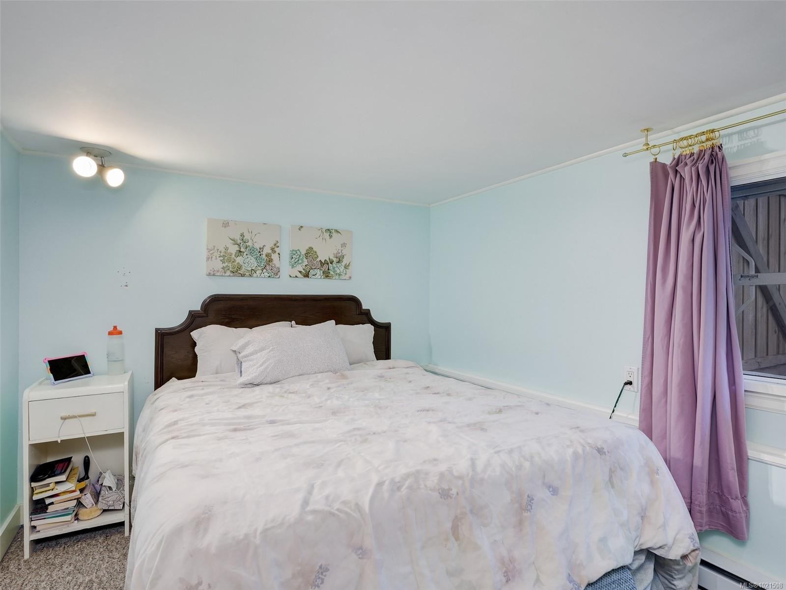 1015 Empress Ave, Victoria, BC - Indoor Photo Showing Bedroom