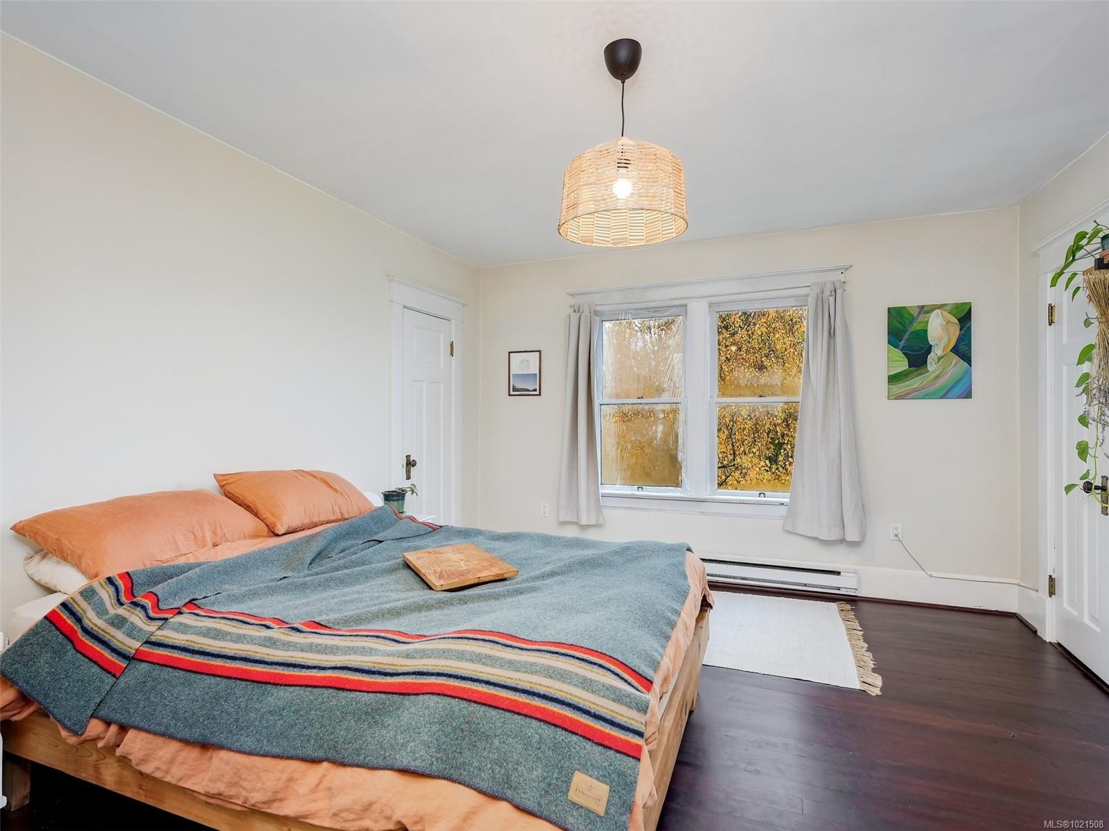 1015 Empress Ave, Victoria, BC - Indoor Photo Showing Bedroom