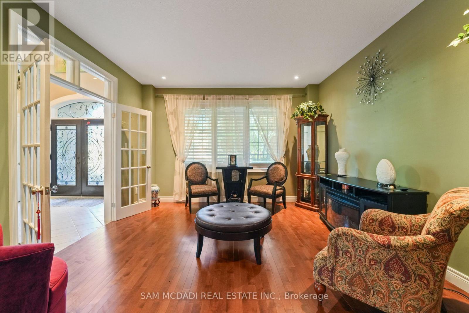 32 Pennsylvania Crescent, Kitchener, ON - Indoor Photo Showing Living Room