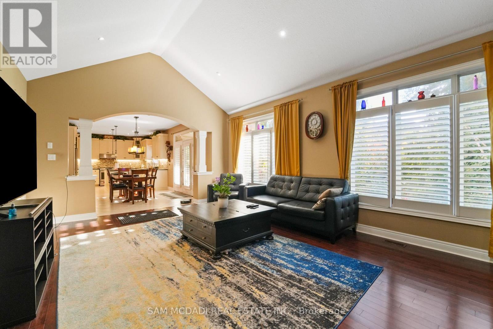 32 Pennsylvania Crescent, Kitchener, ON - Indoor Photo Showing Living Room