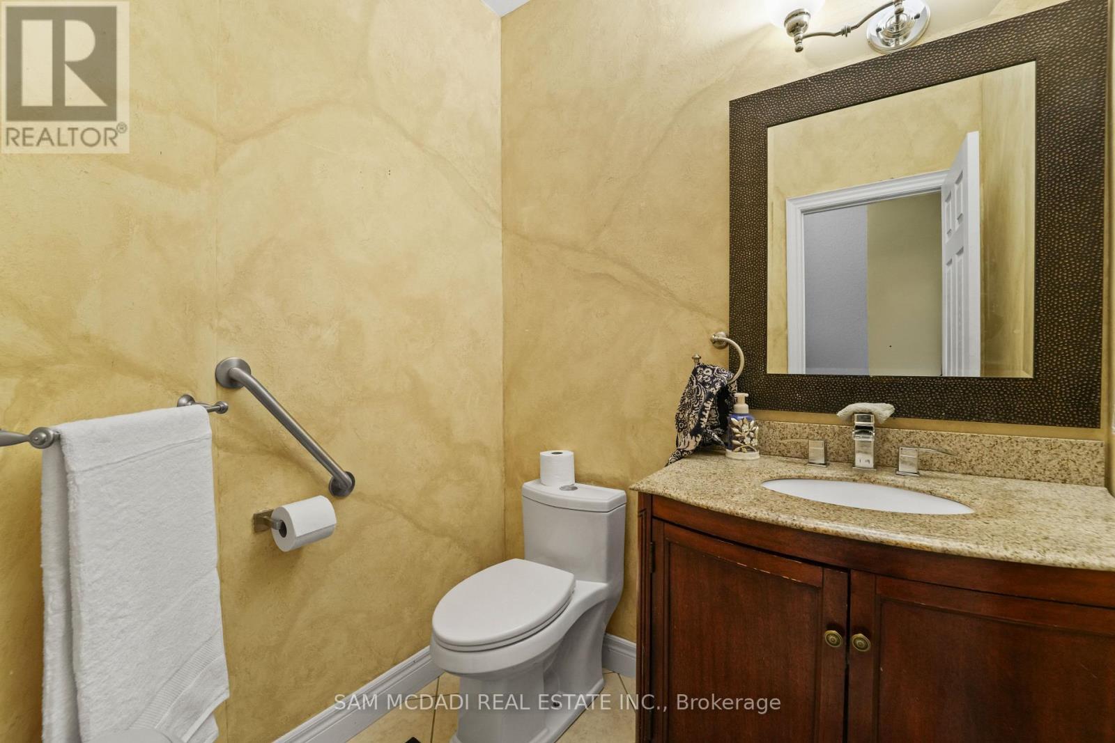 32 Pennsylvania Crescent, Kitchener, ON - Indoor Photo Showing Bathroom