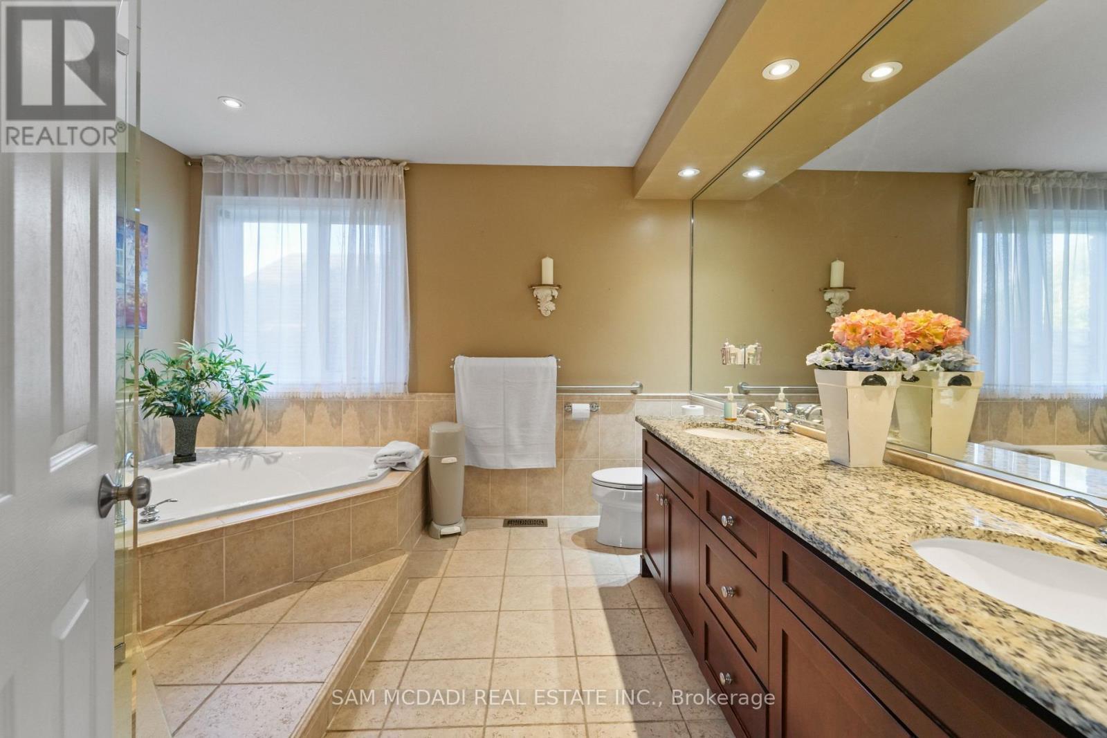 32 Pennsylvania Crescent, Kitchener, ON - Indoor Photo Showing Bathroom