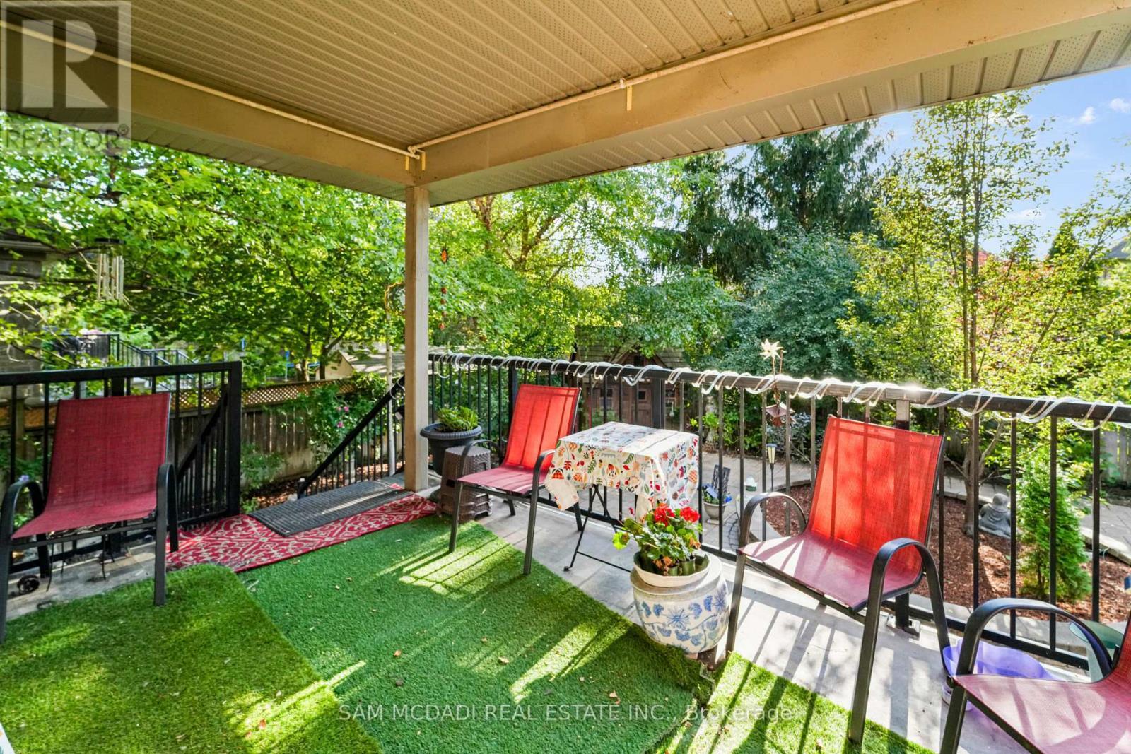 32 Pennsylvania Crescent, Kitchener, ON - Outdoor With Deck Patio Veranda