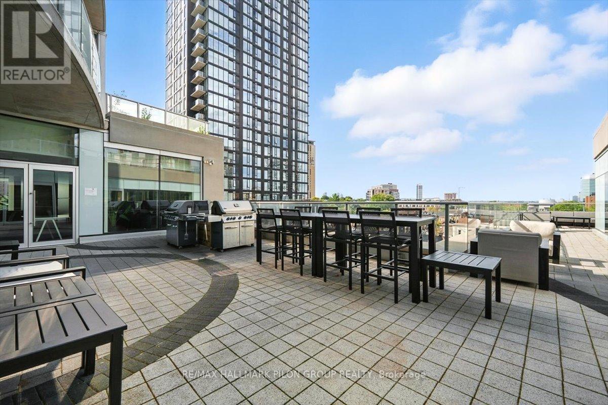 3907 - 805 Carling Avenue, Ottawa, ON - Outdoor