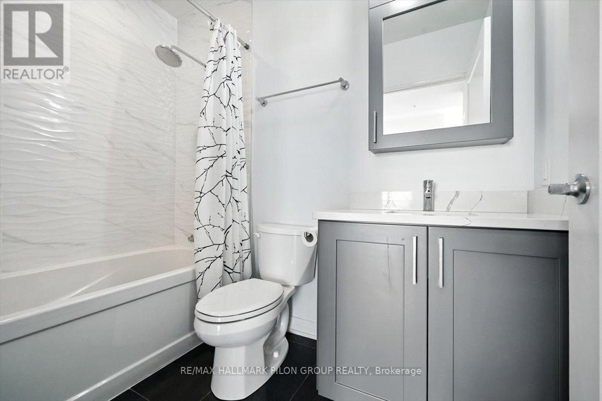 3907 - 805 Carling Avenue, Ottawa, ON - Indoor Photo Showing Bathroom