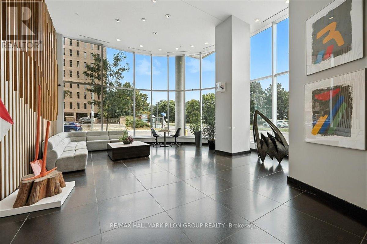 3907 - 805 Carling Avenue, Ottawa, ON - Indoor