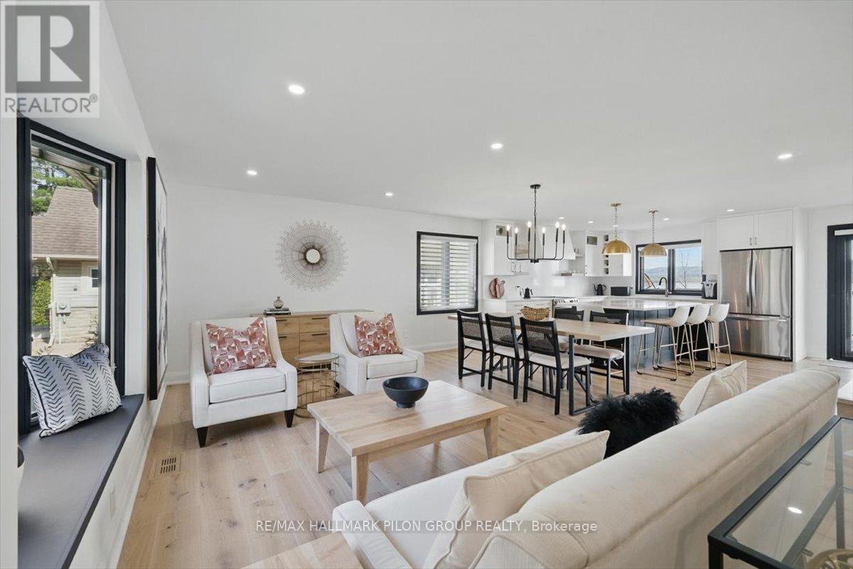 584 Bayview Drive, Ottawa, ON - Indoor Photo Showing Living Room