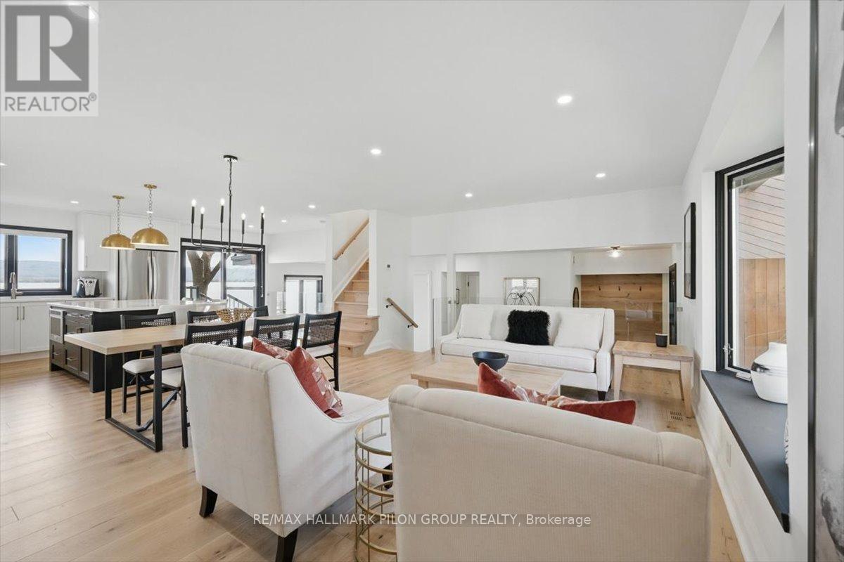 584 Bayview Drive, Ottawa, ON - Indoor Photo Showing Living Room
