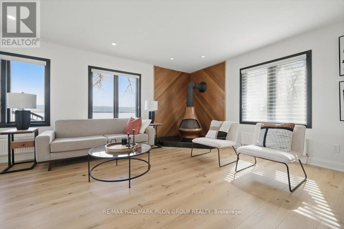 584 Bayview Drive, Ottawa, ON - Indoor Photo Showing Living Room