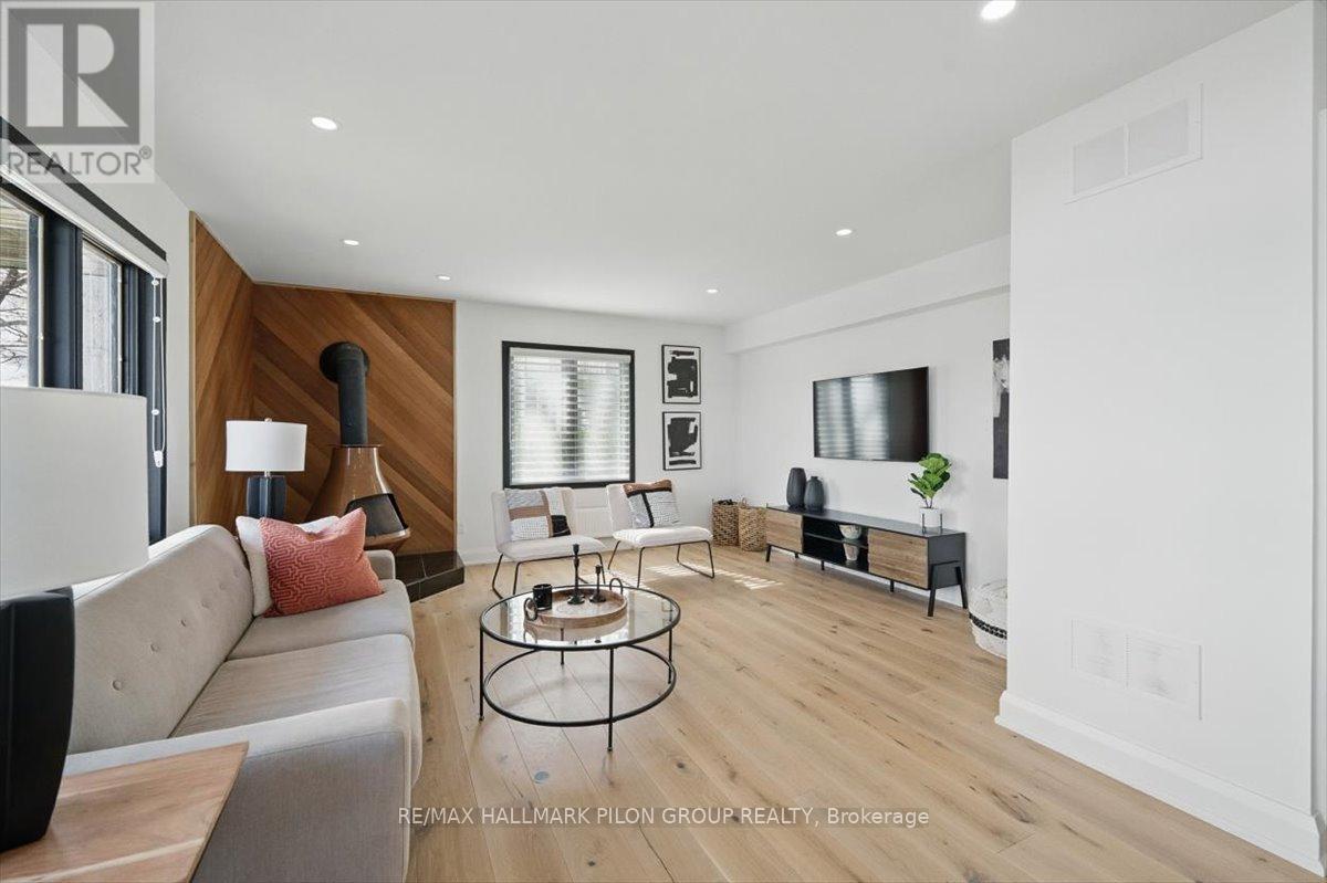 584 Bayview Drive, Ottawa, ON - Indoor Photo Showing Living Room