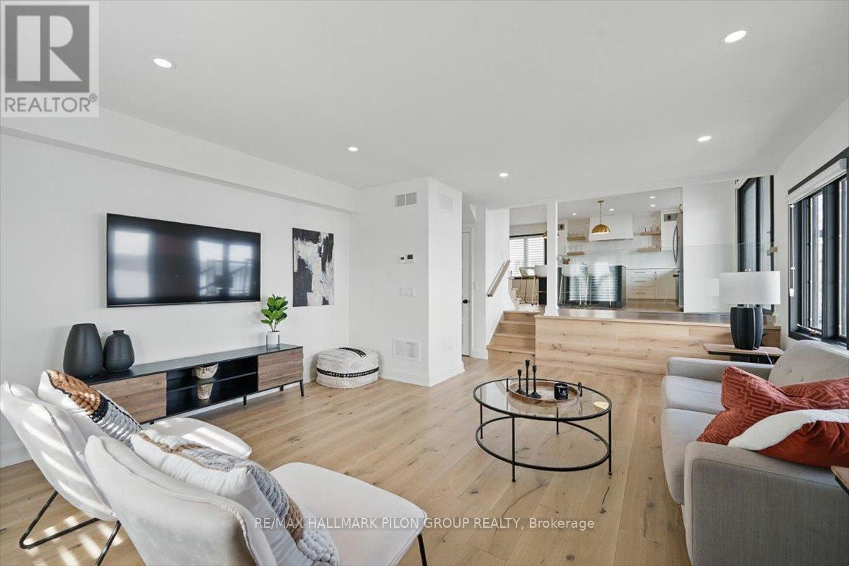 584 Bayview Drive, Ottawa, ON - Indoor Photo Showing Living Room