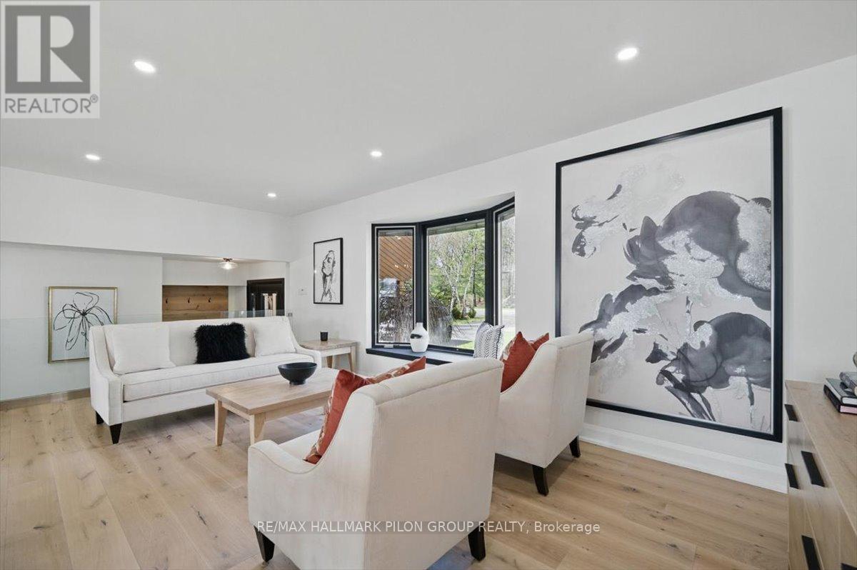 584 Bayview Drive, Ottawa, ON - Indoor Photo Showing Living Room