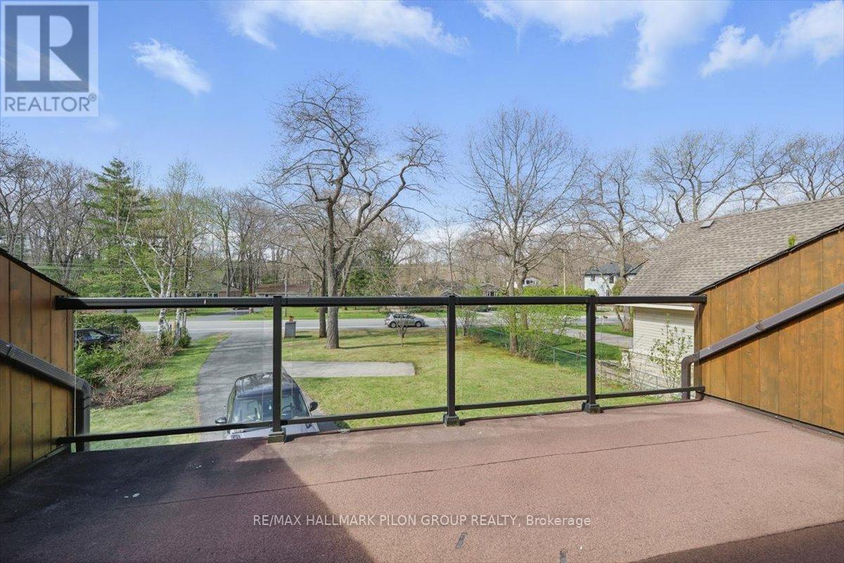 584 Bayview Drive, Ottawa, ON - Outdoor With Balcony