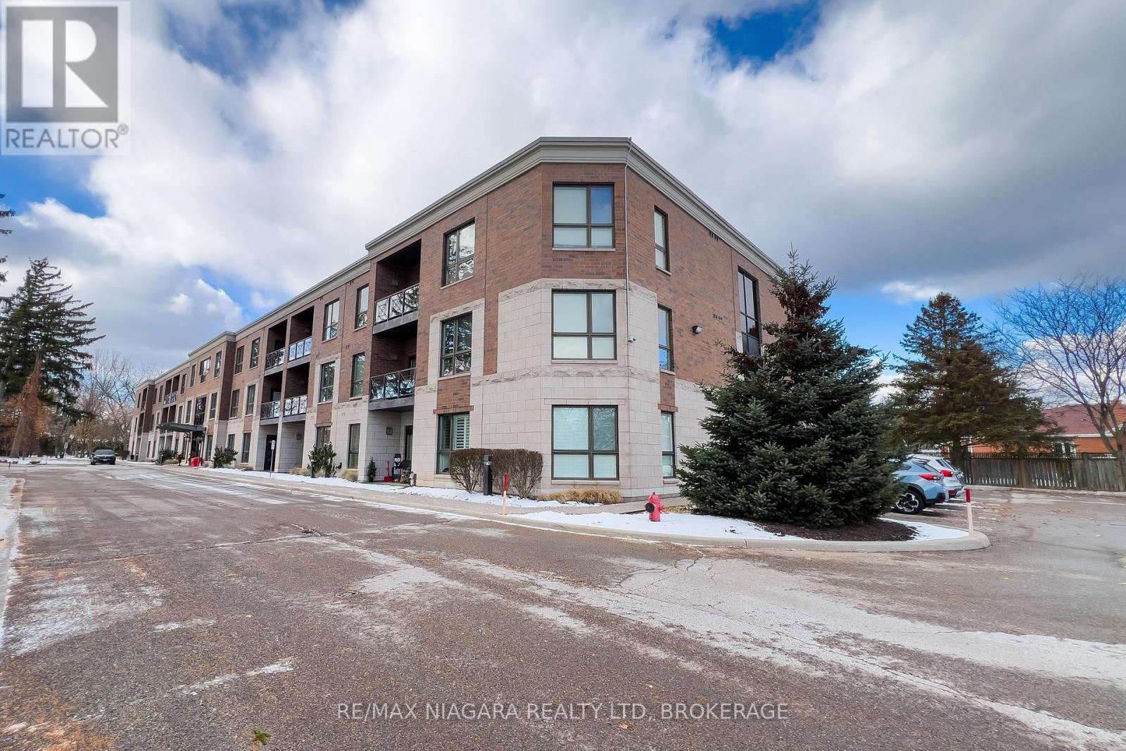 306 - 2799 St. Paul Avenue, Niagara Falls (Stamford), ON - Outdoor