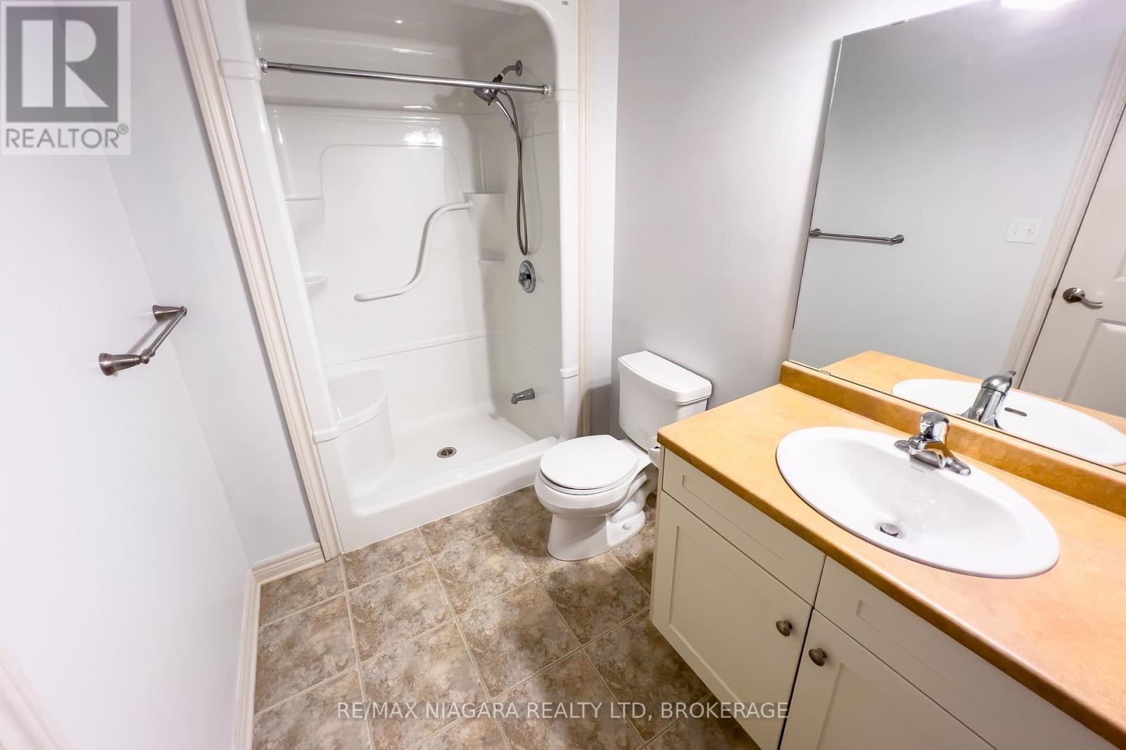306 - 2799 St. Paul Avenue, Niagara Falls (Stamford), ON - Indoor Photo Showing Bathroom