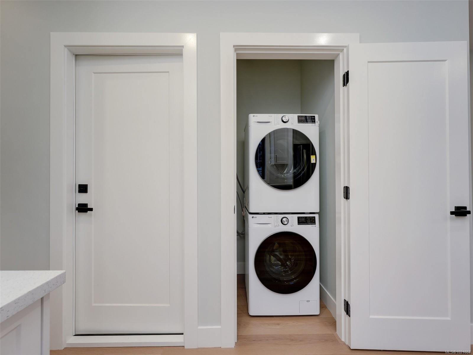 10950 Chalet Rd, North Saanich, BC