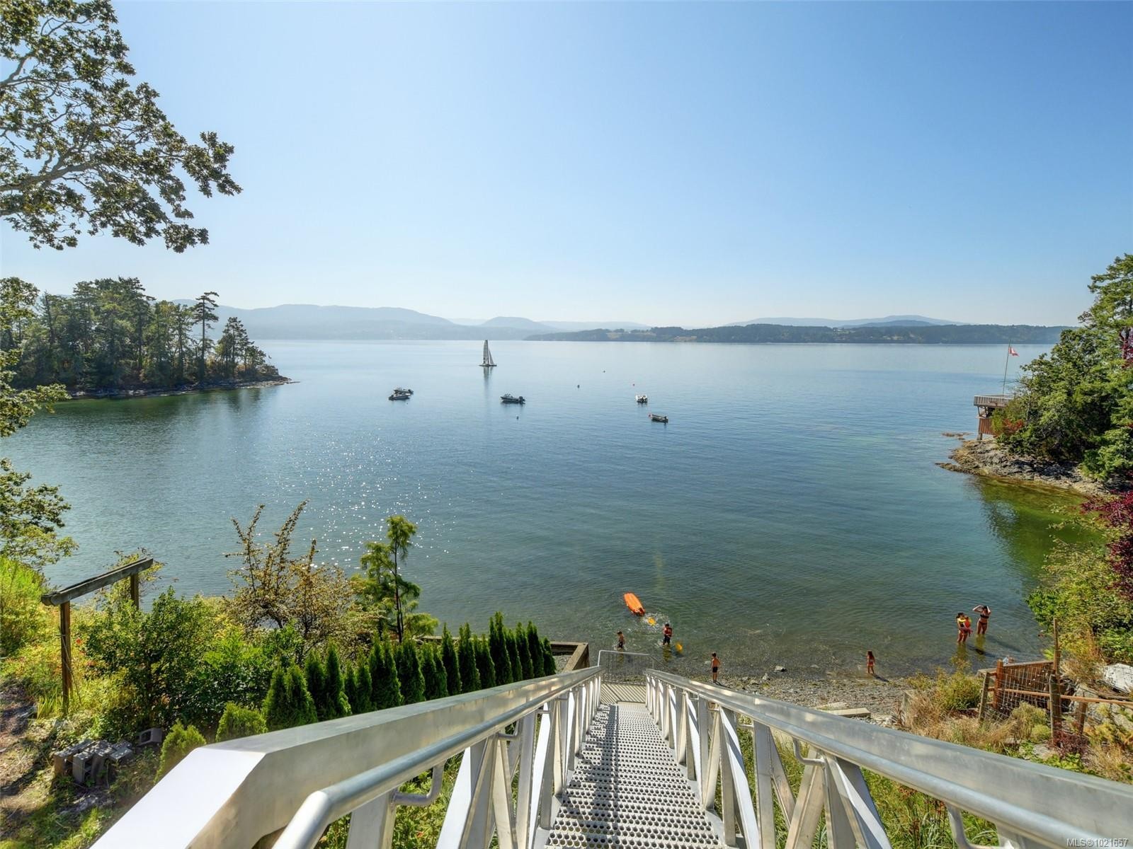 10950 Chalet Rd, North Saanich, BC