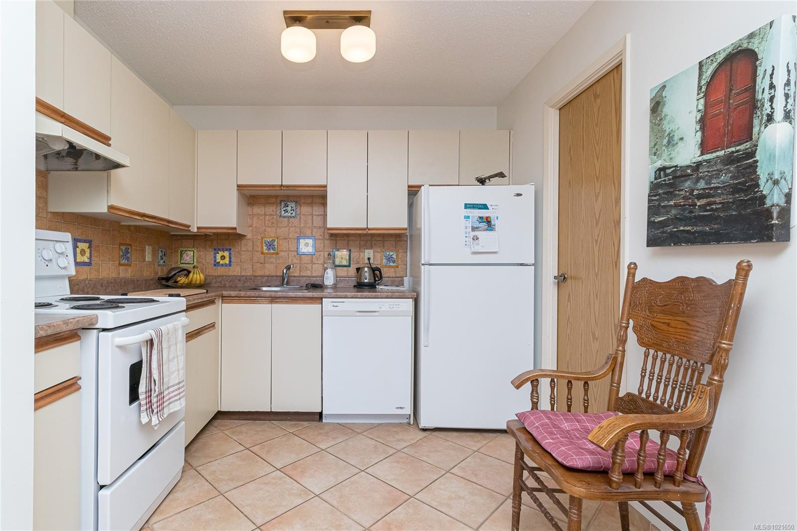 809-1630 Quadra St, Victoria, BC - Indoor Photo Showing Kitchen