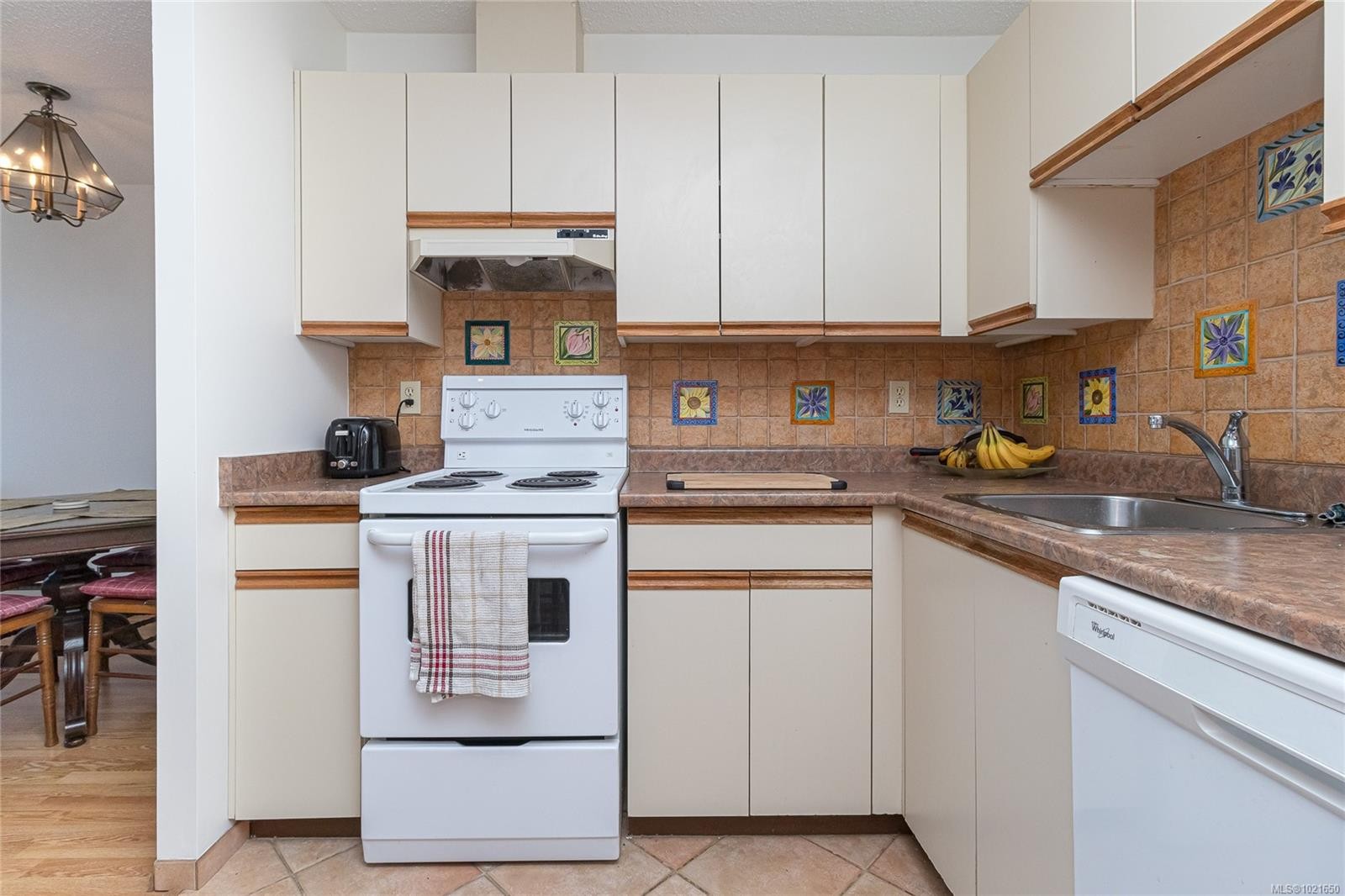 809-1630 Quadra St, Victoria, BC - Indoor Photo Showing Kitchen