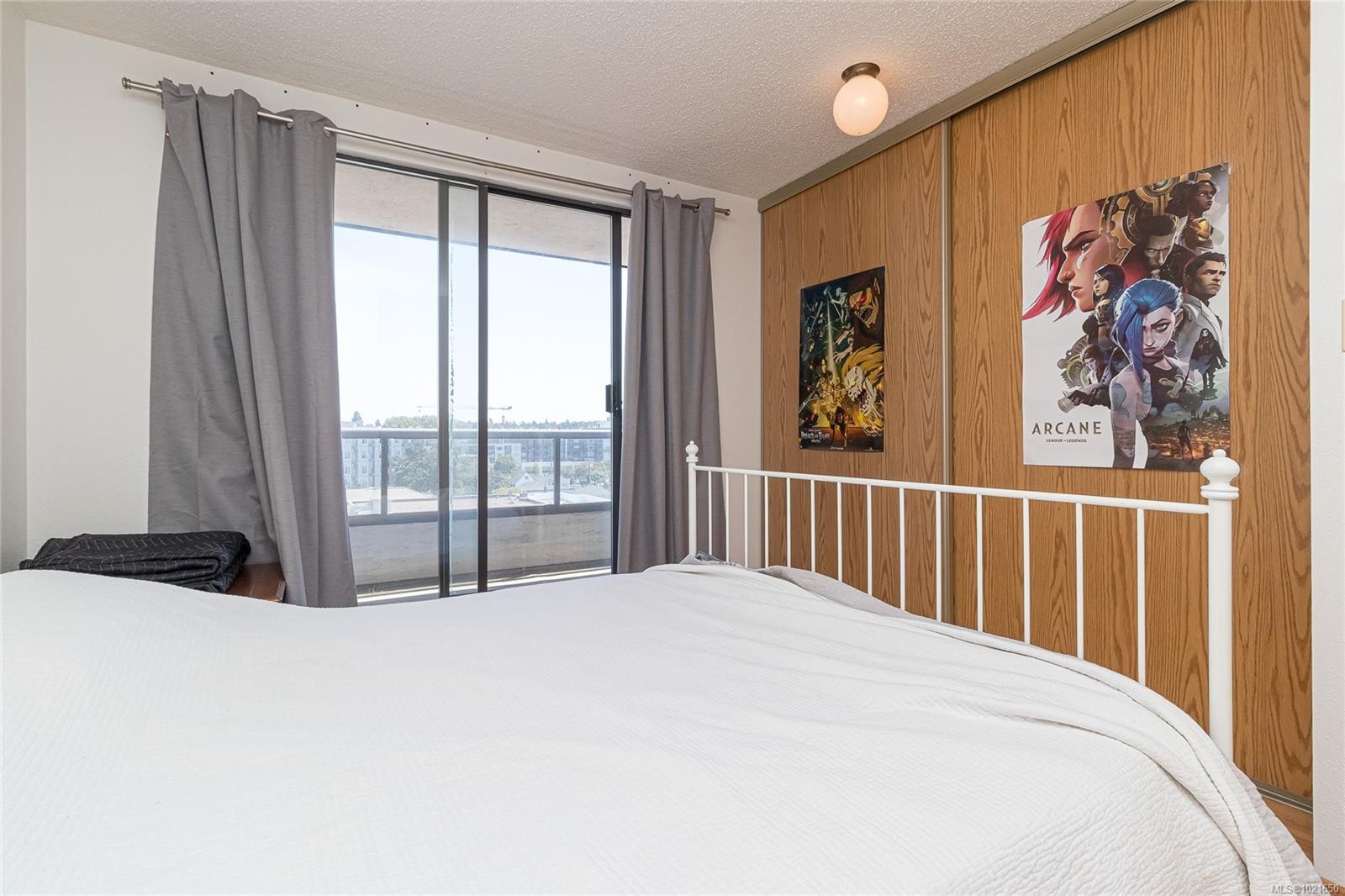 809-1630 Quadra St, Victoria, BC - Indoor Photo Showing Bedroom