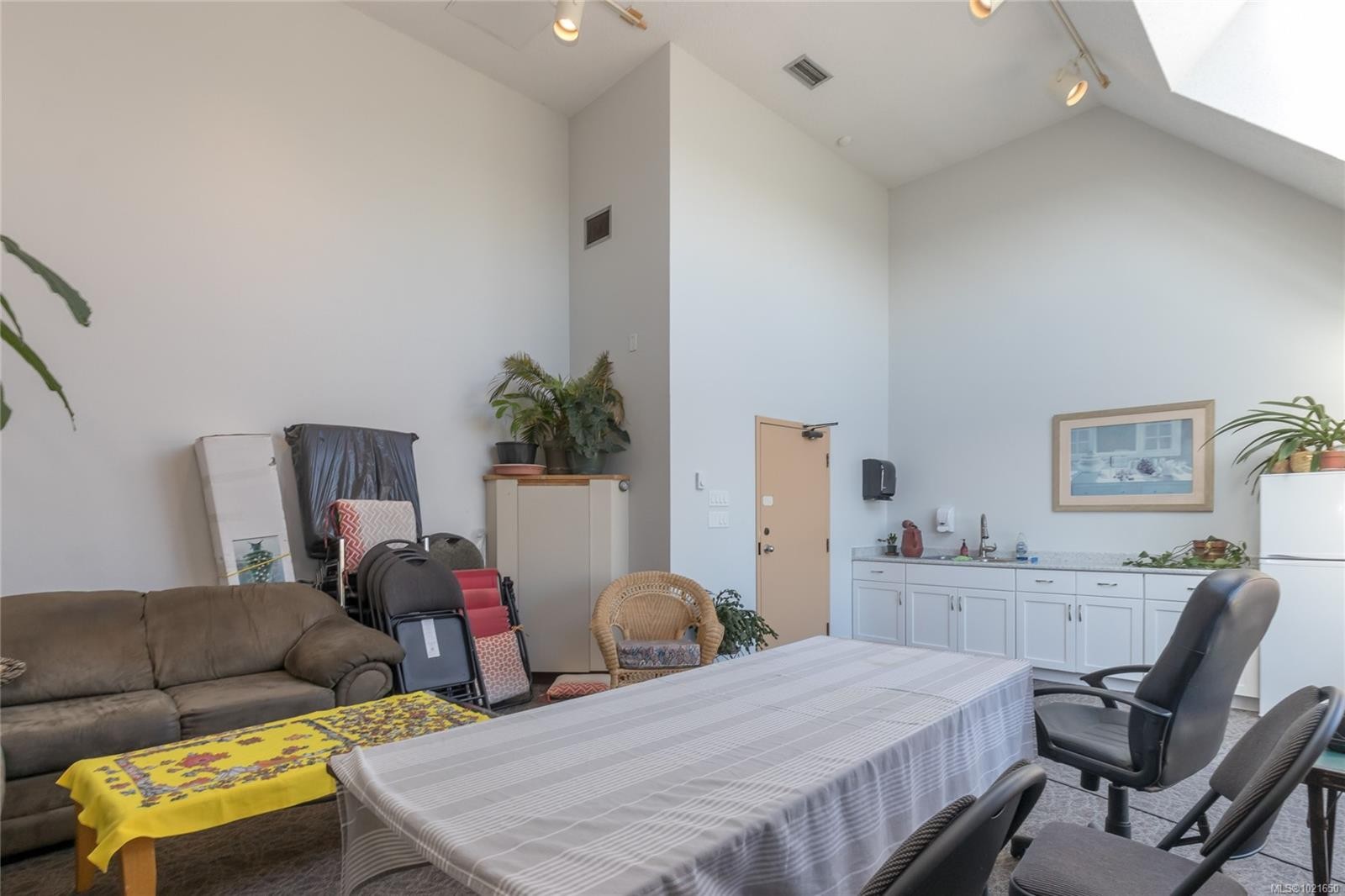 809-1630 Quadra St, Victoria, BC - Indoor