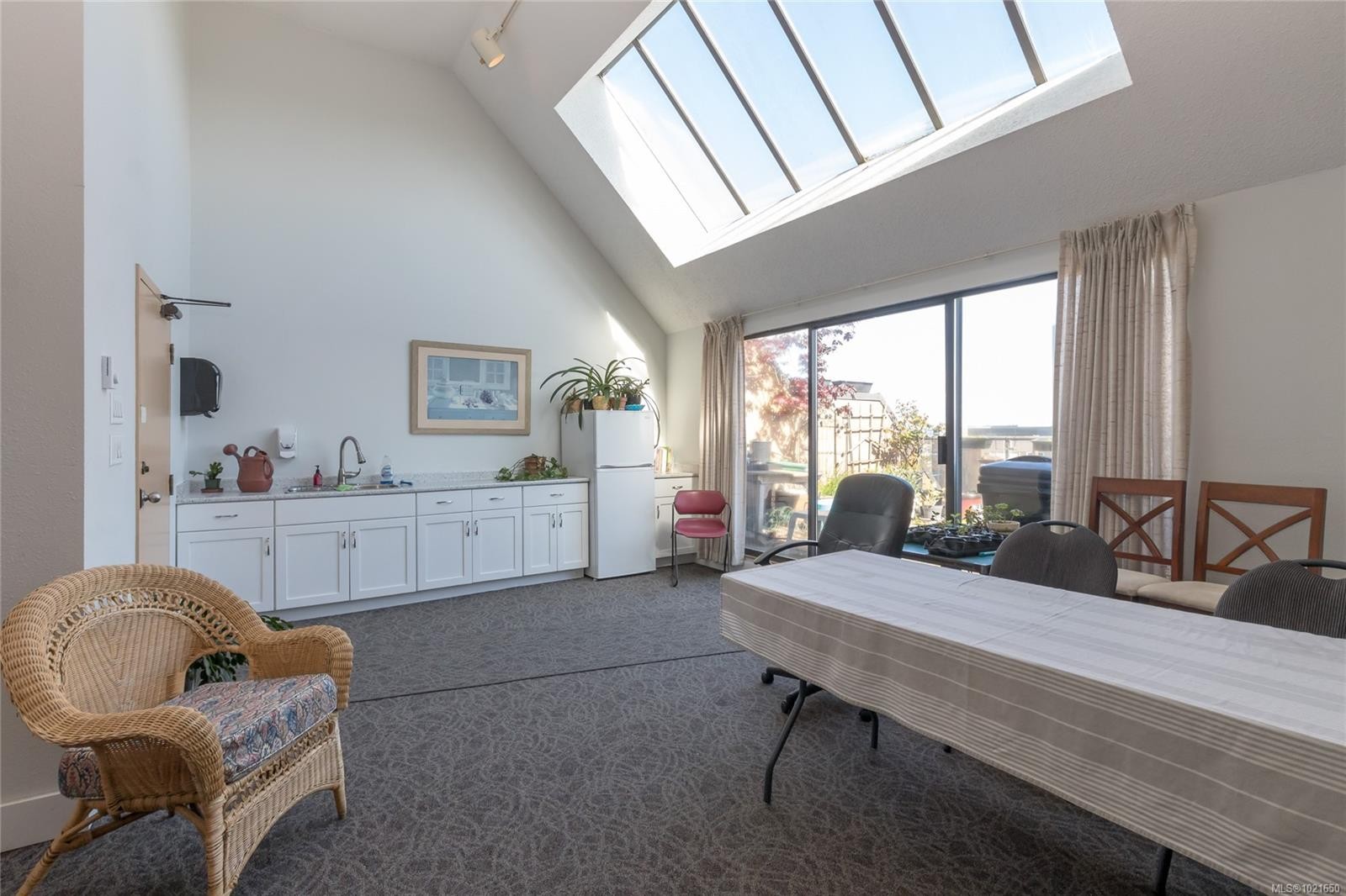 809-1630 Quadra St, Victoria, BC - Indoor