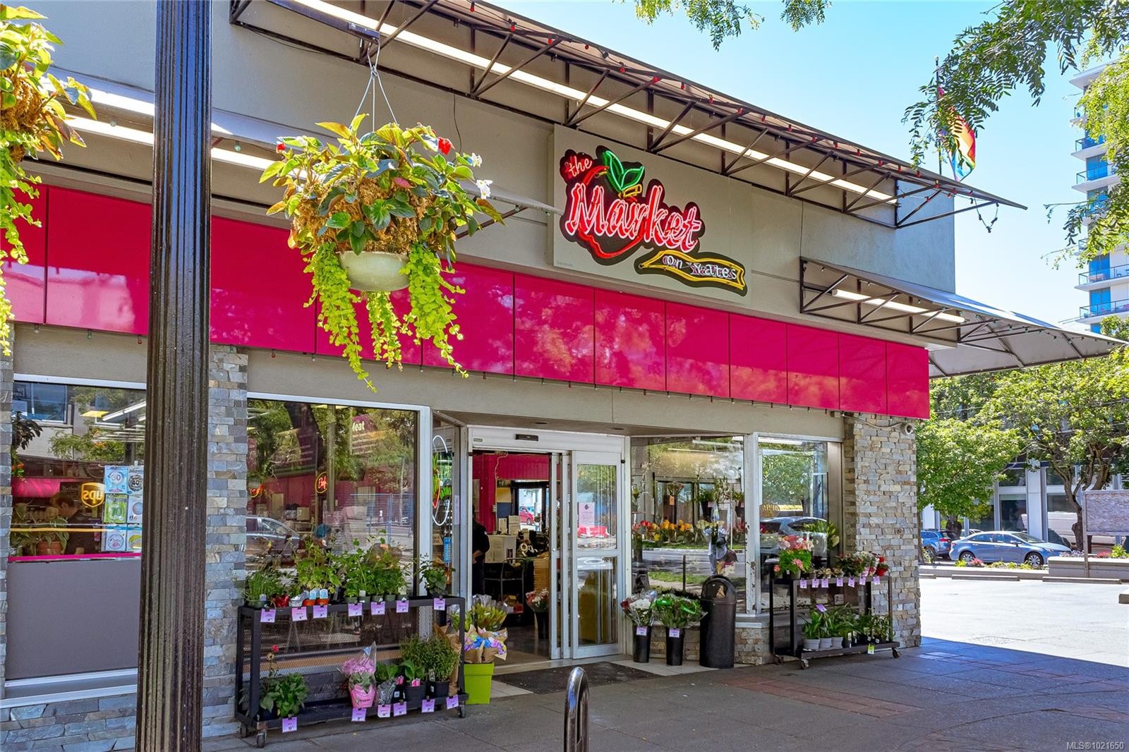 809-1630 Quadra St, Victoria, BC - Outdoor