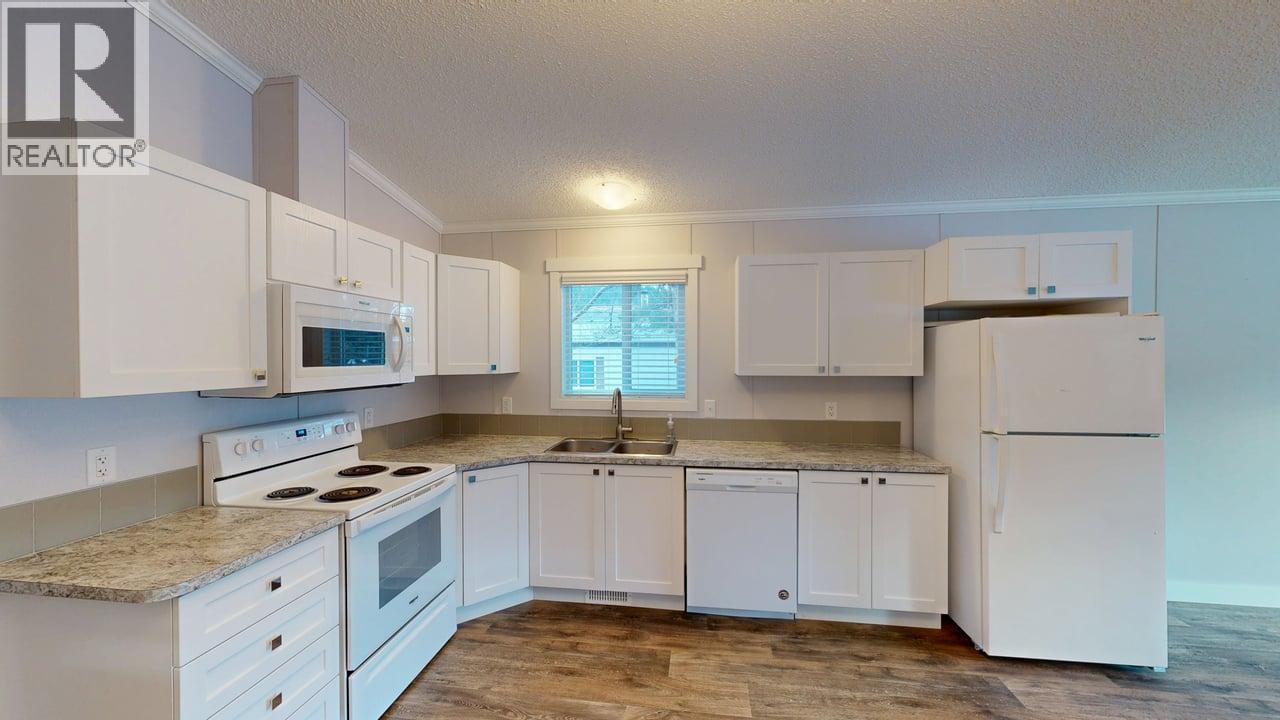 Kitchen - 2779 Dejordie Road Unit# 26, Golden, BC