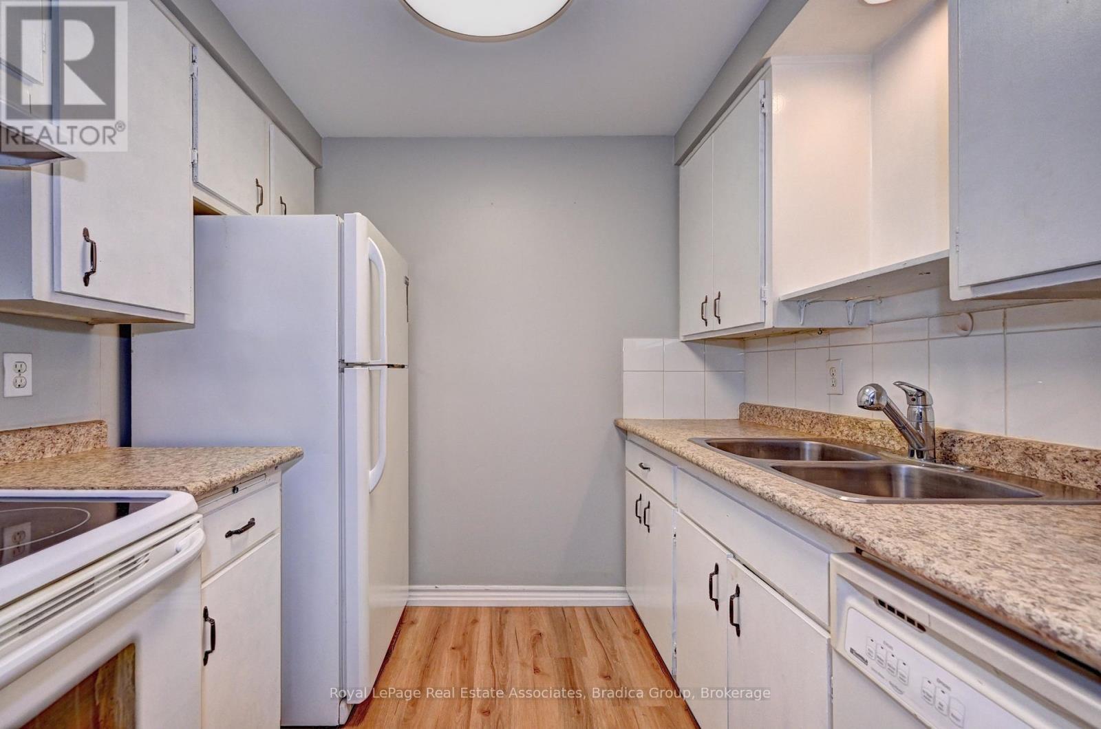 22 Berwick Place, Kitchener, ON - Indoor Photo Showing Kitchen With Double Sink