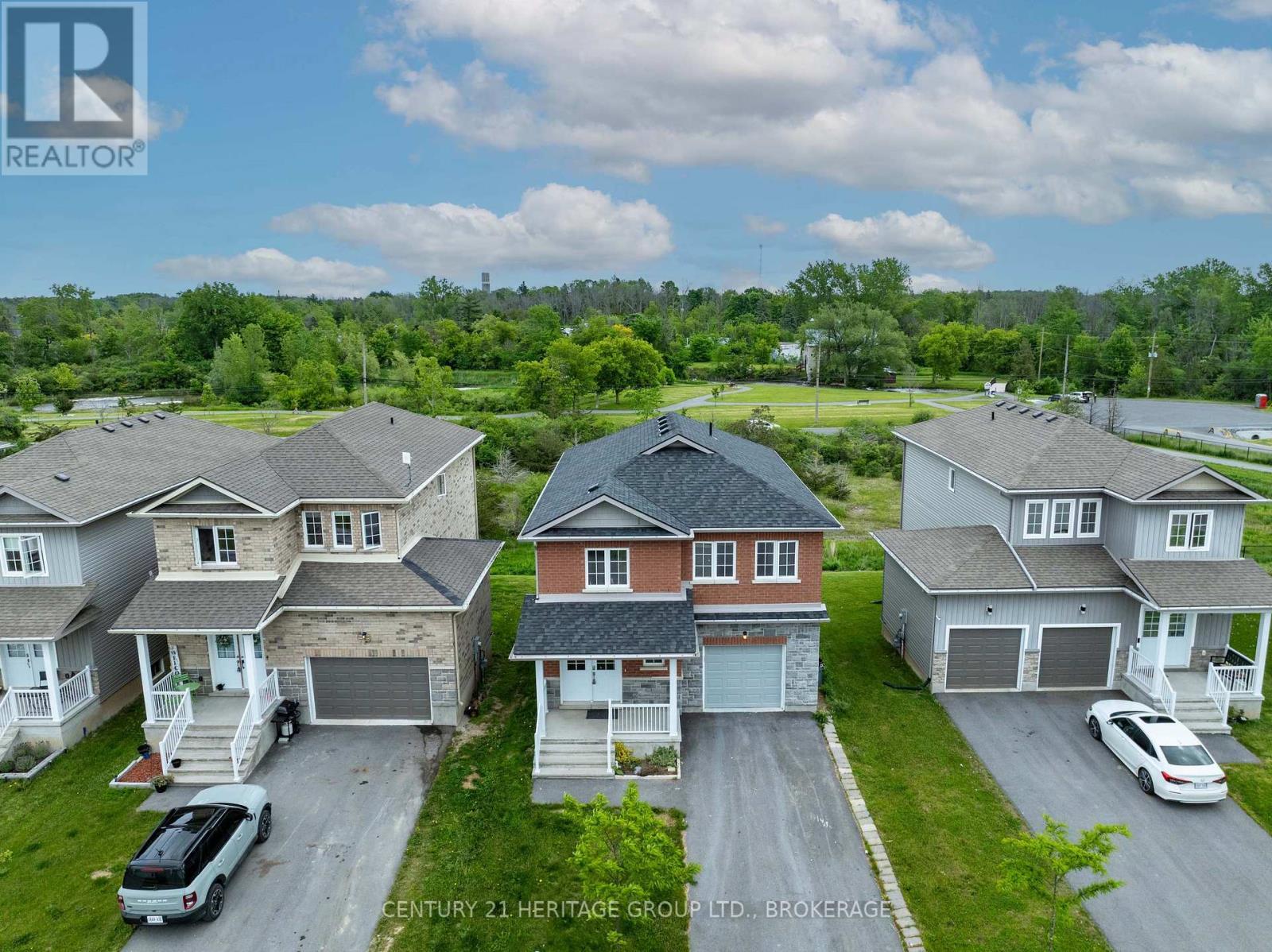 104 Brennan Crescent, Loyalist (Odessa), ON - Outdoor With Facade