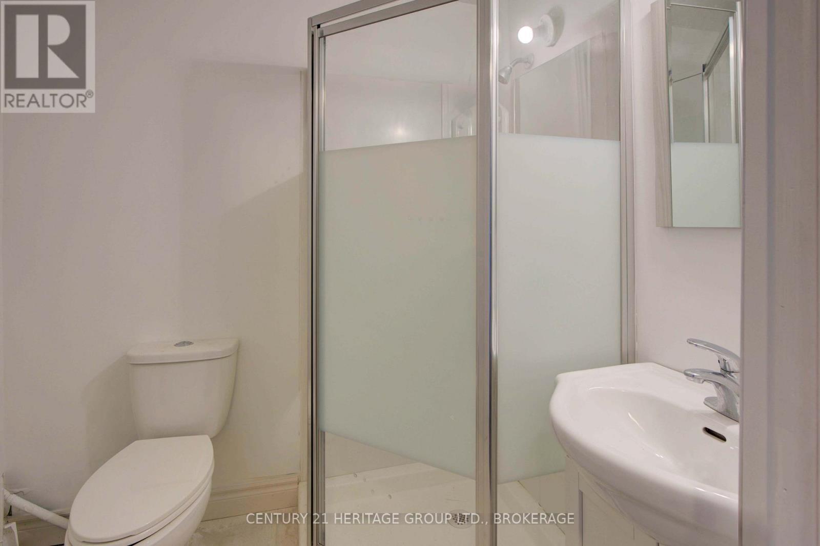 104 Brennan Crescent, Loyalist (Odessa), ON - Indoor Photo Showing Bathroom