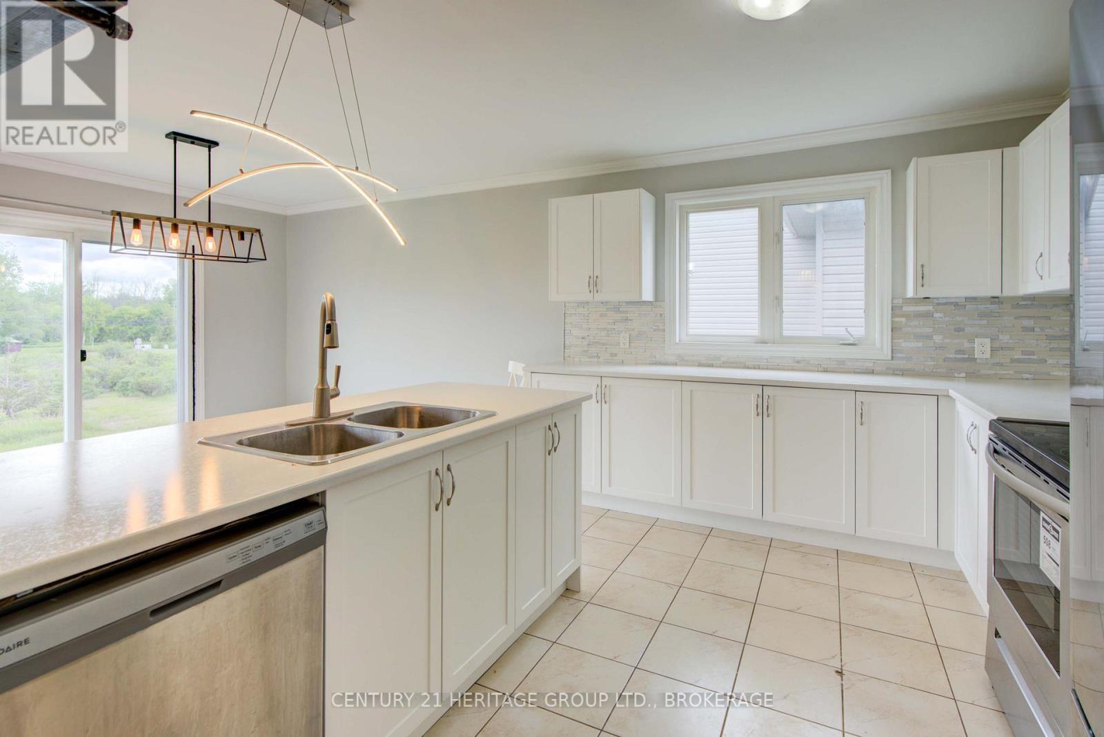104 Brennan Crescent, Loyalist (Odessa), ON - Indoor Photo Showing Kitchen With Double Sink With Upgraded Kitchen