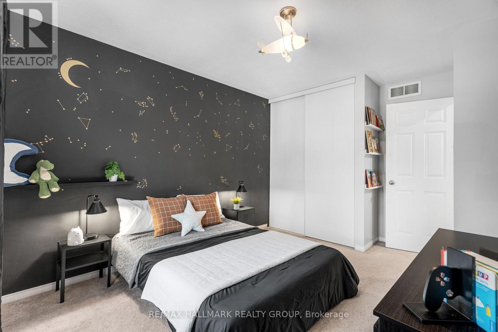 2025 Boisfranc Circle, Ottawa, ON - Indoor Photo Showing Bedroom