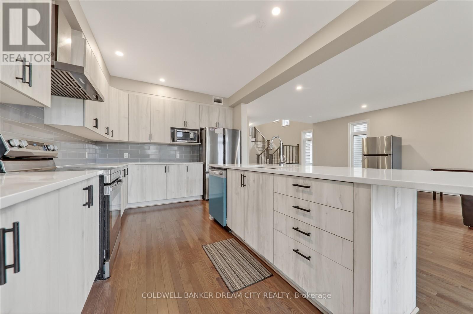 1386 Monarch Drive, Kingston, ON - Indoor Photo Showing Kitchen With Upgraded Kitchen